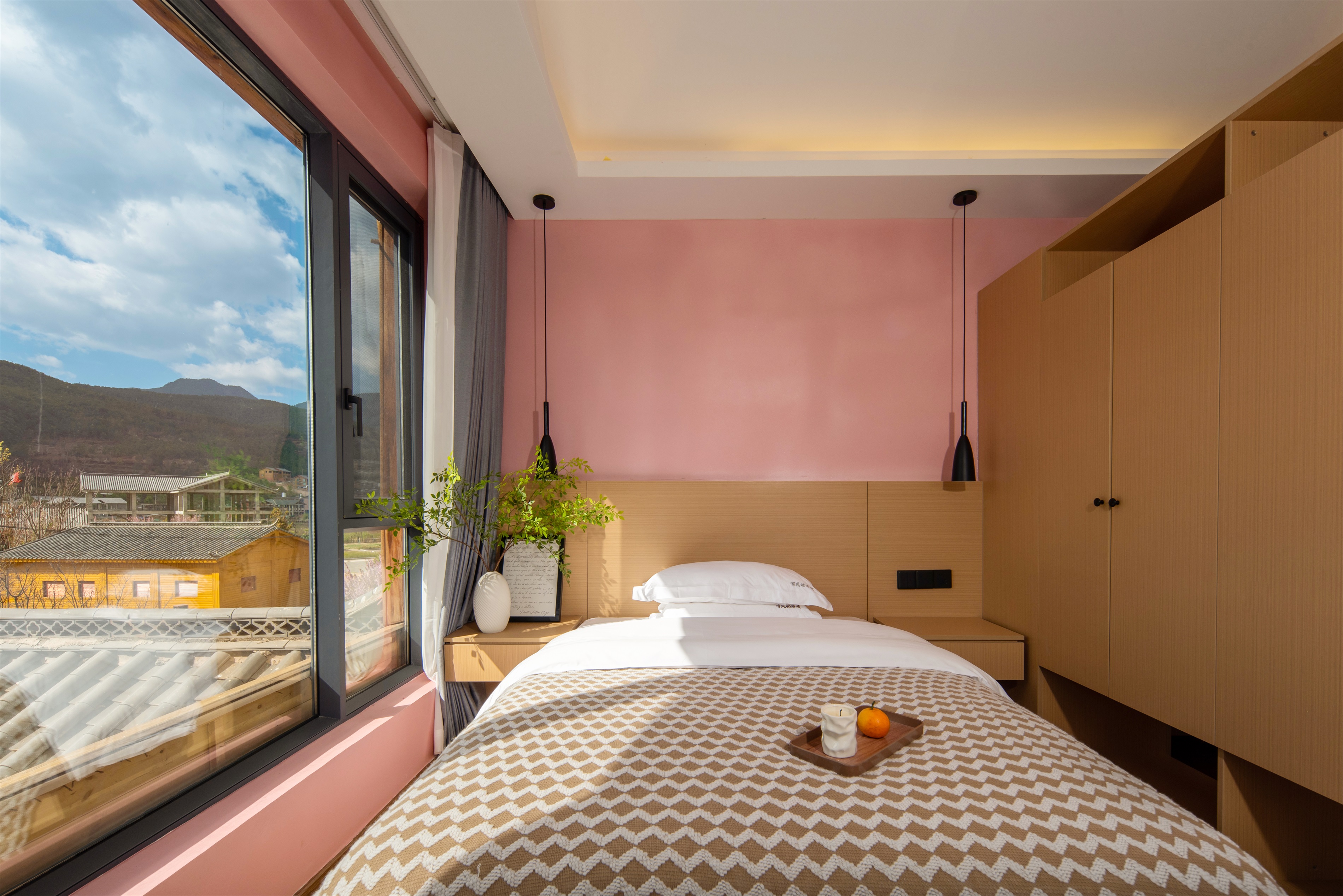 Yi Le Yin · Garden View Cozy Family Room