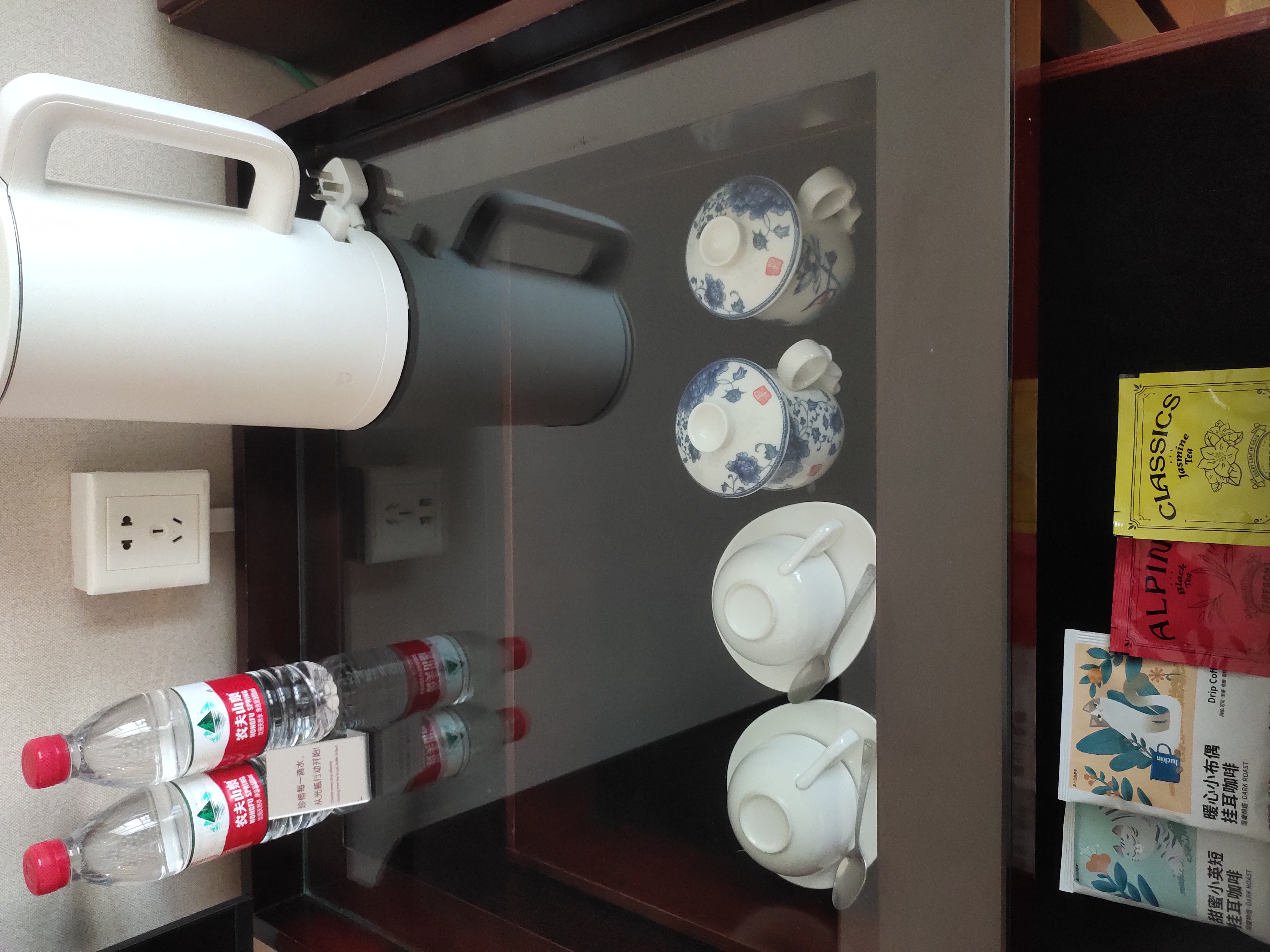 豪华单间（鹅绒床被+小冰箱）