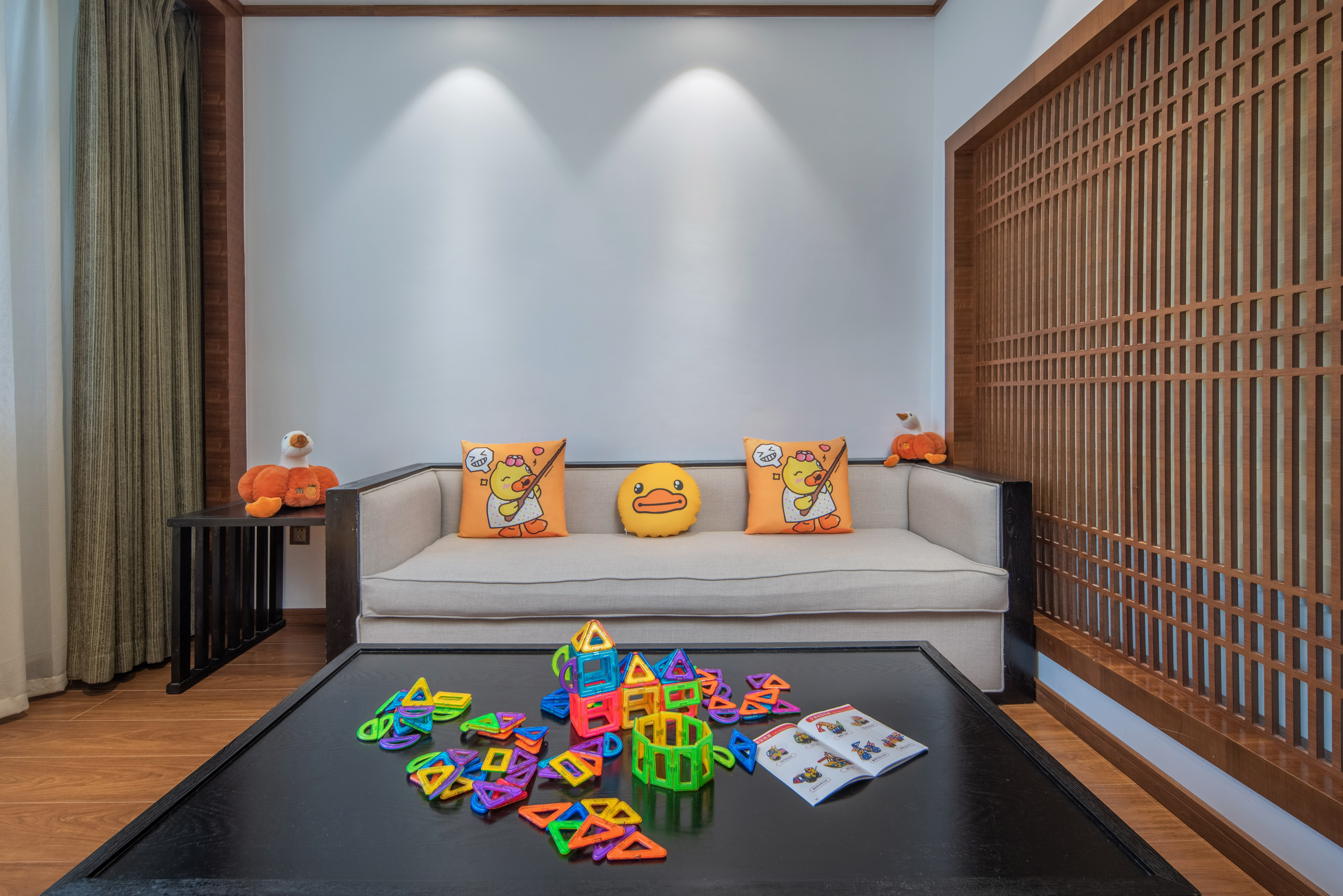 Family-friendly Family Room