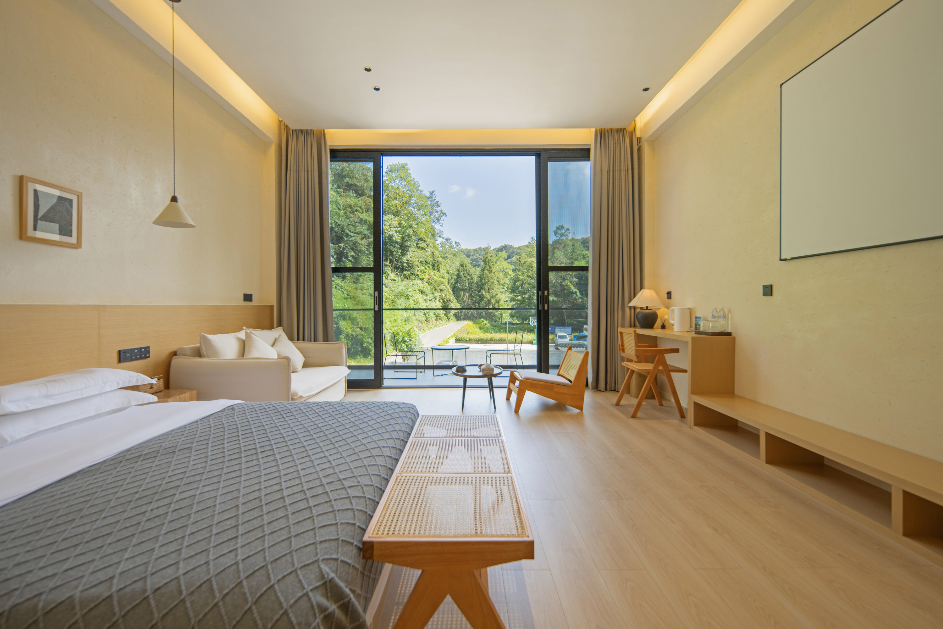 Bifengxia Lanshan Designer Homestay Muyang Light Luxury Cinema Double Bed Room