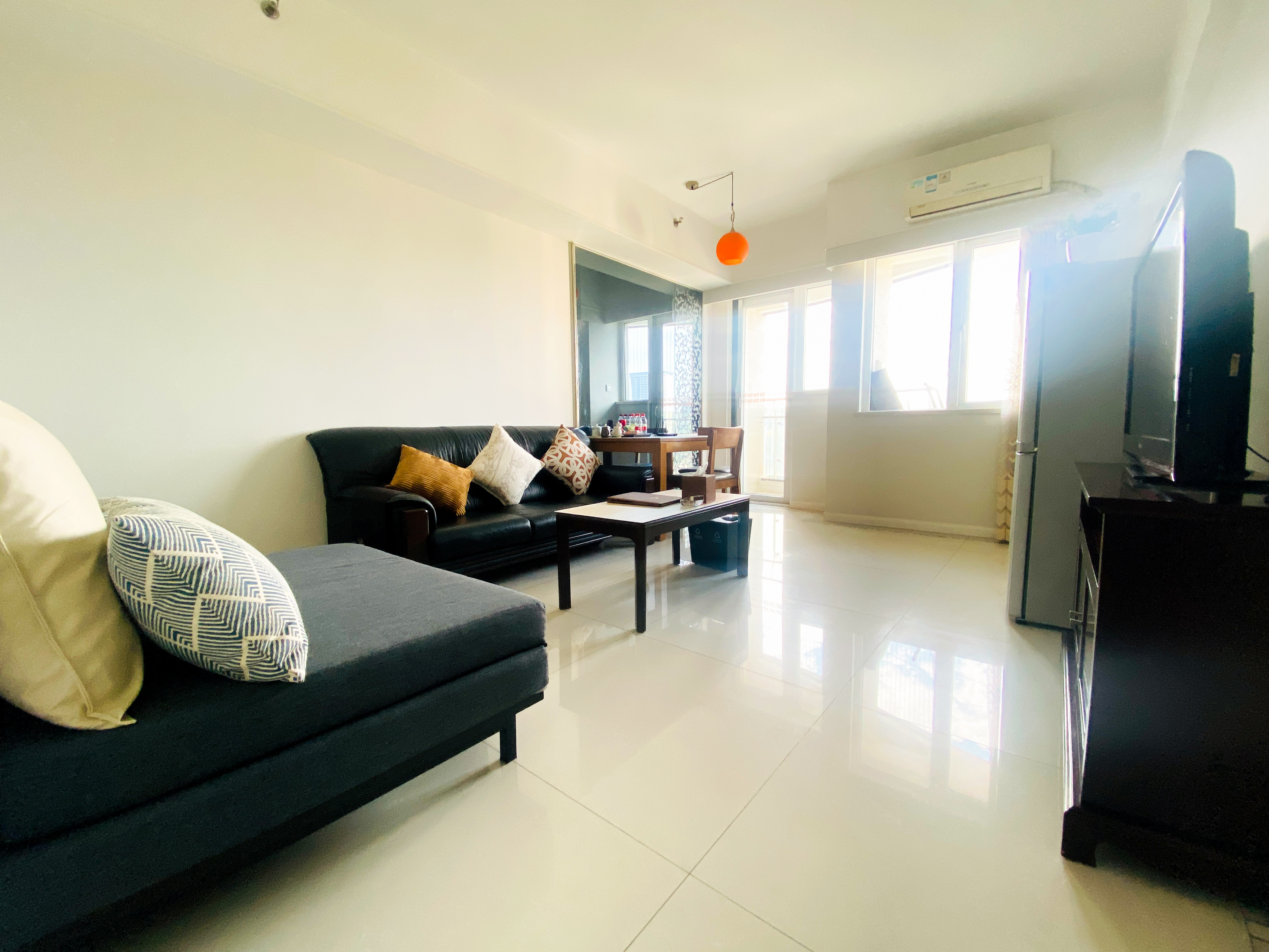 套一公寓（副楼+鹅绒床被+冰箱+微波炉+洗衣机）