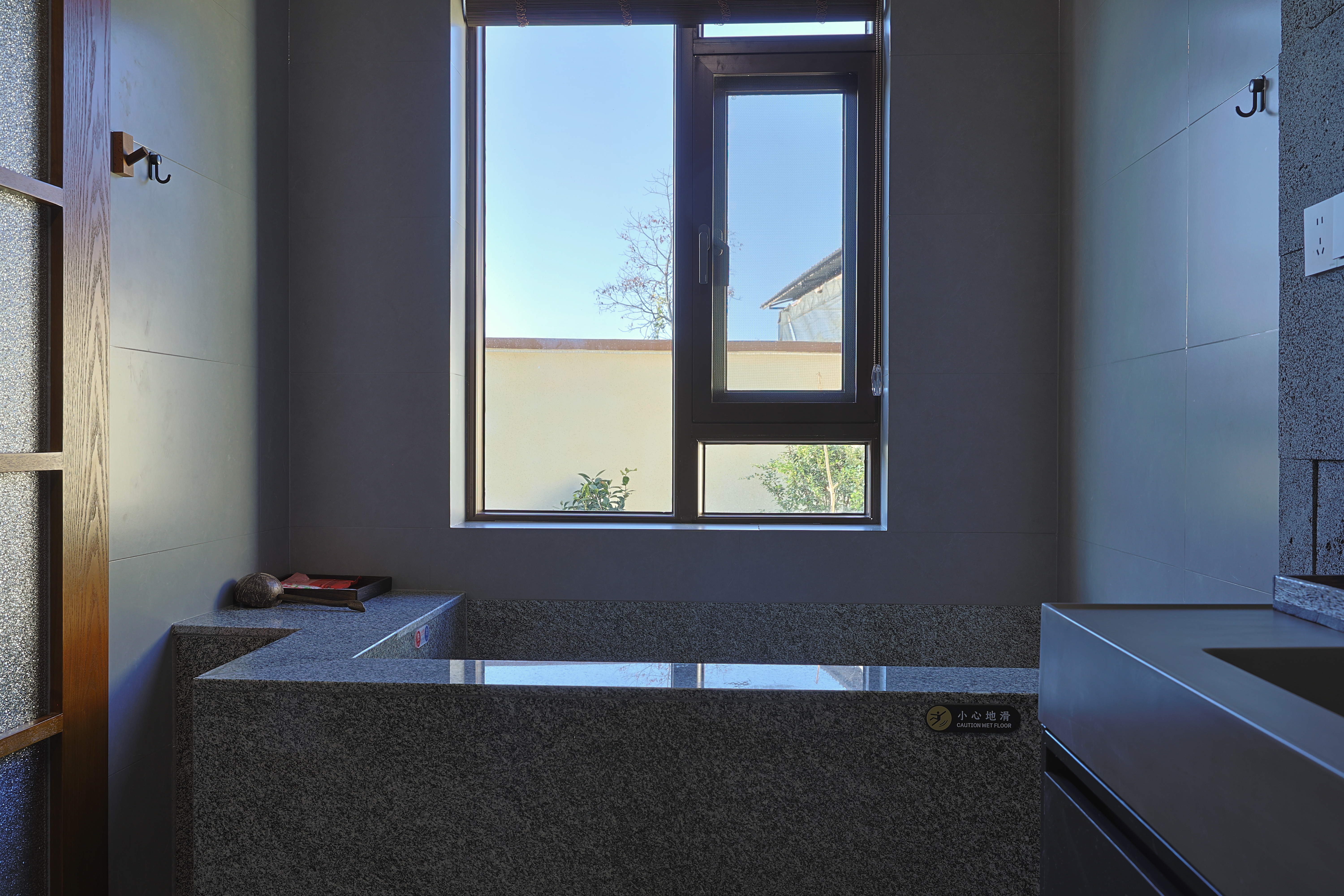 安之·荷度·温泉泡池大床房『小冰箱·壁炉·自动窗帘·原木家俱·庭院美景』