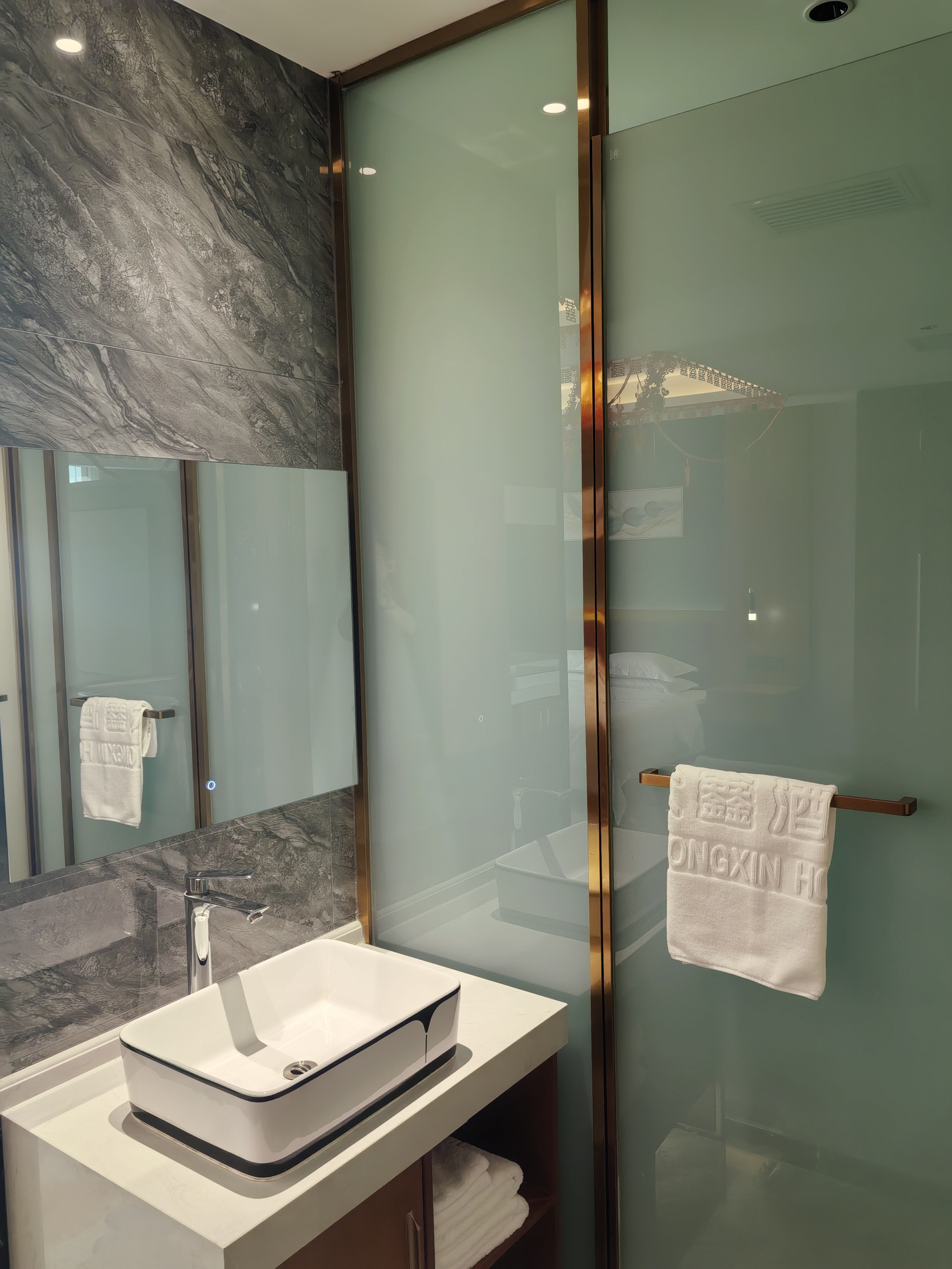 亲子家庭套房（乳胶床垫+影音智能+榻榻米床）