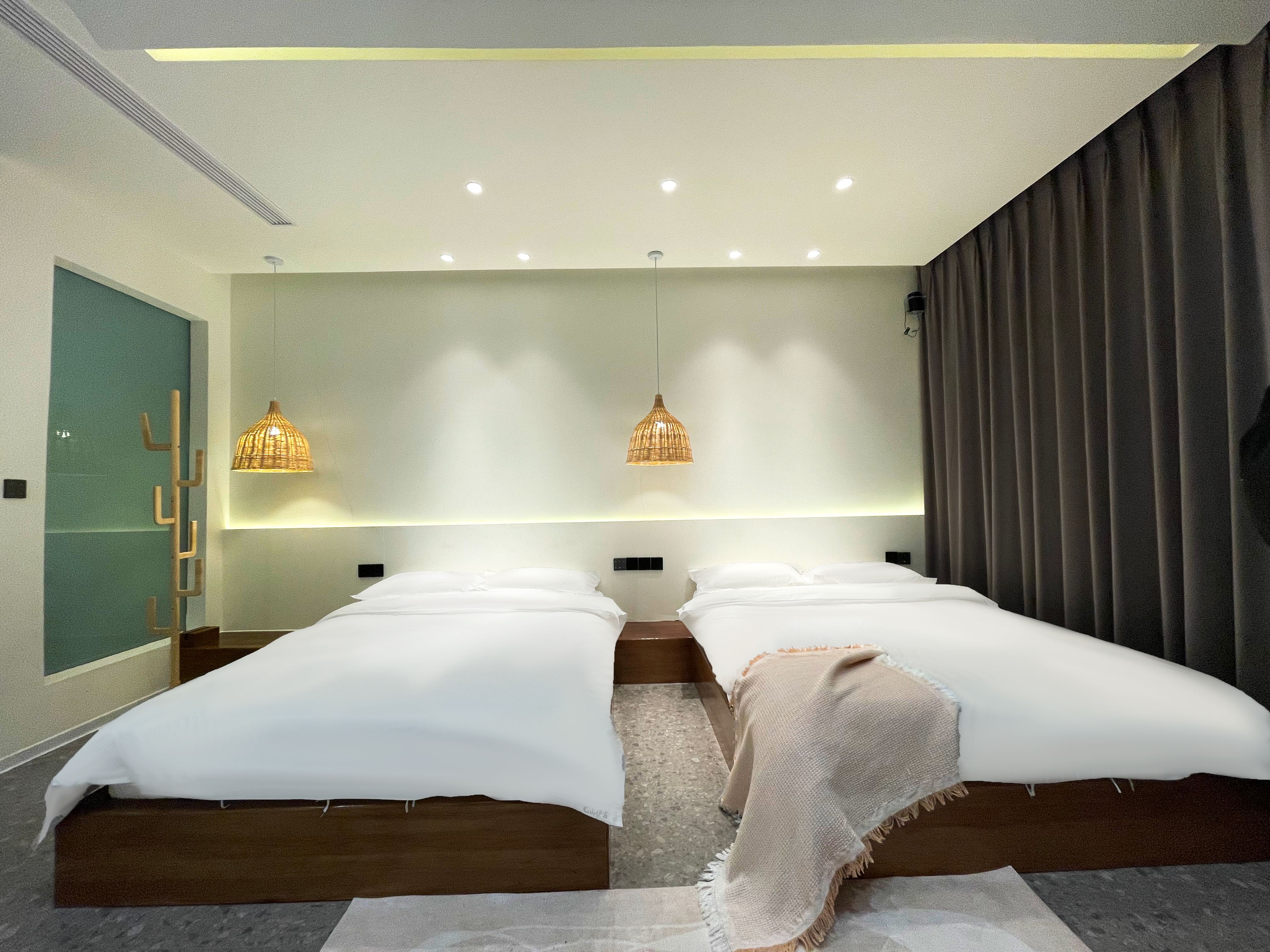 蝴蝶梦豪华家庭双床房—阳台+泳池+山景