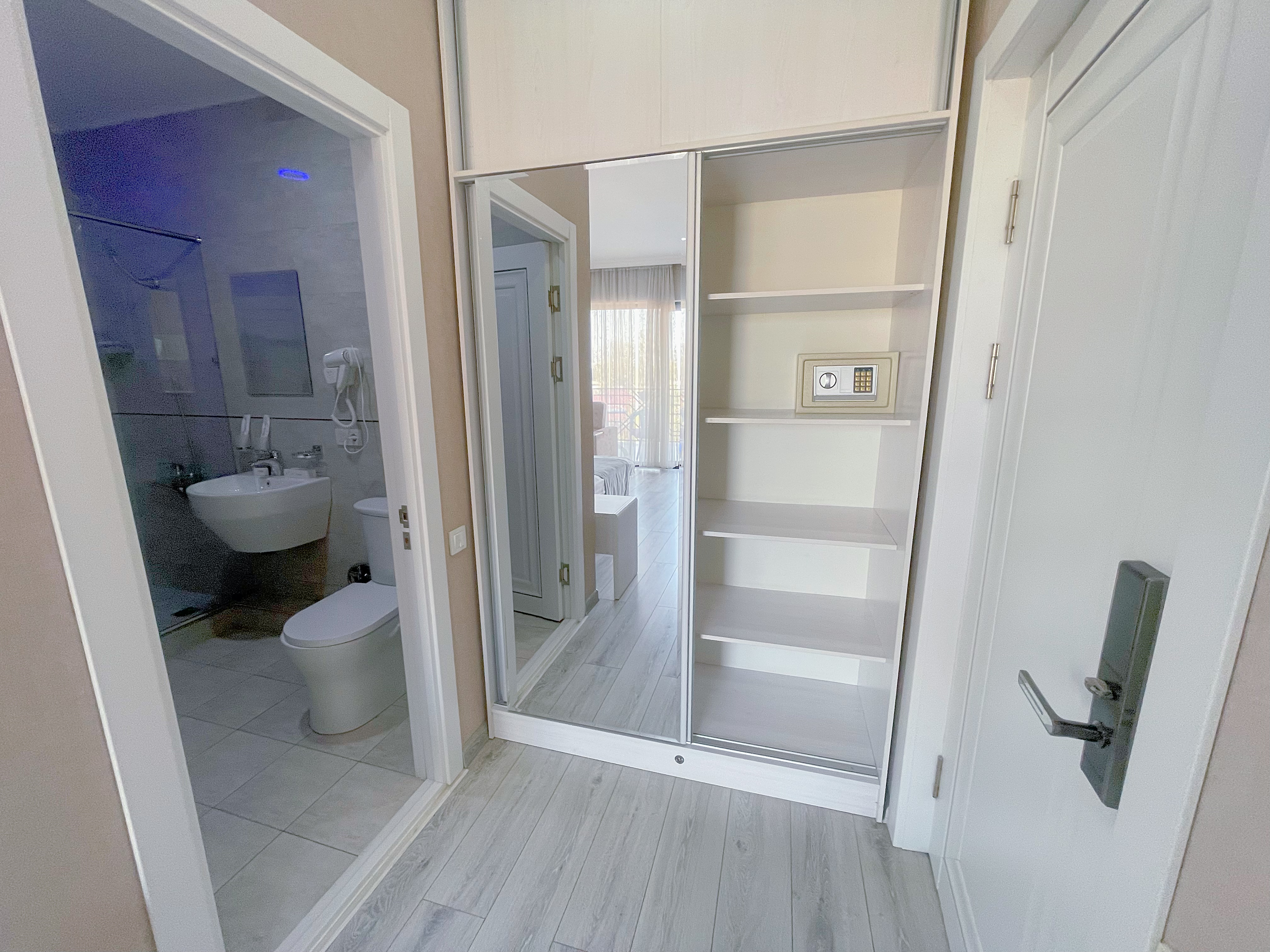 舒適城景雙床房（全含：接機/早食/落地簽/增值税）