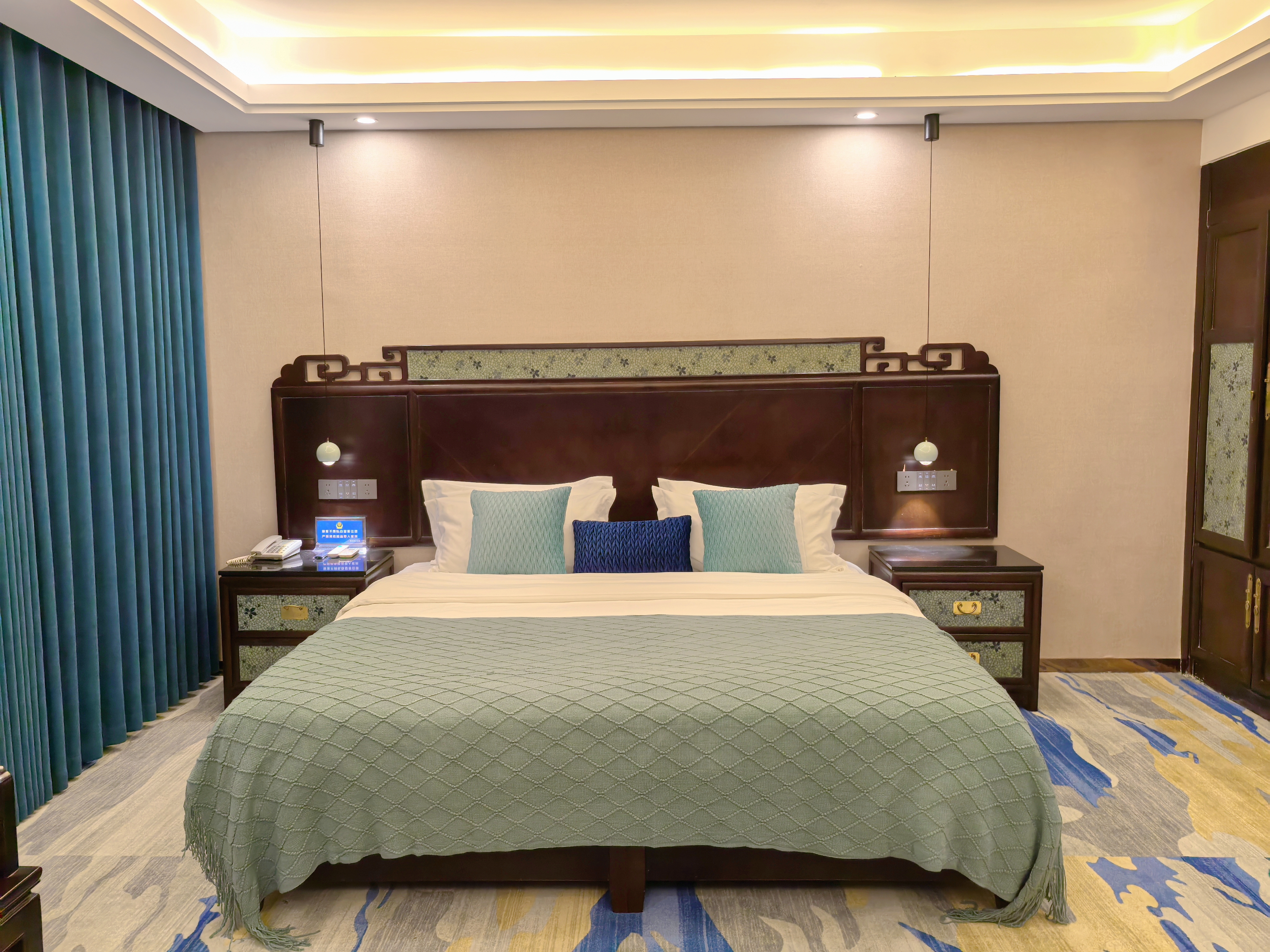 青花·御景大床房