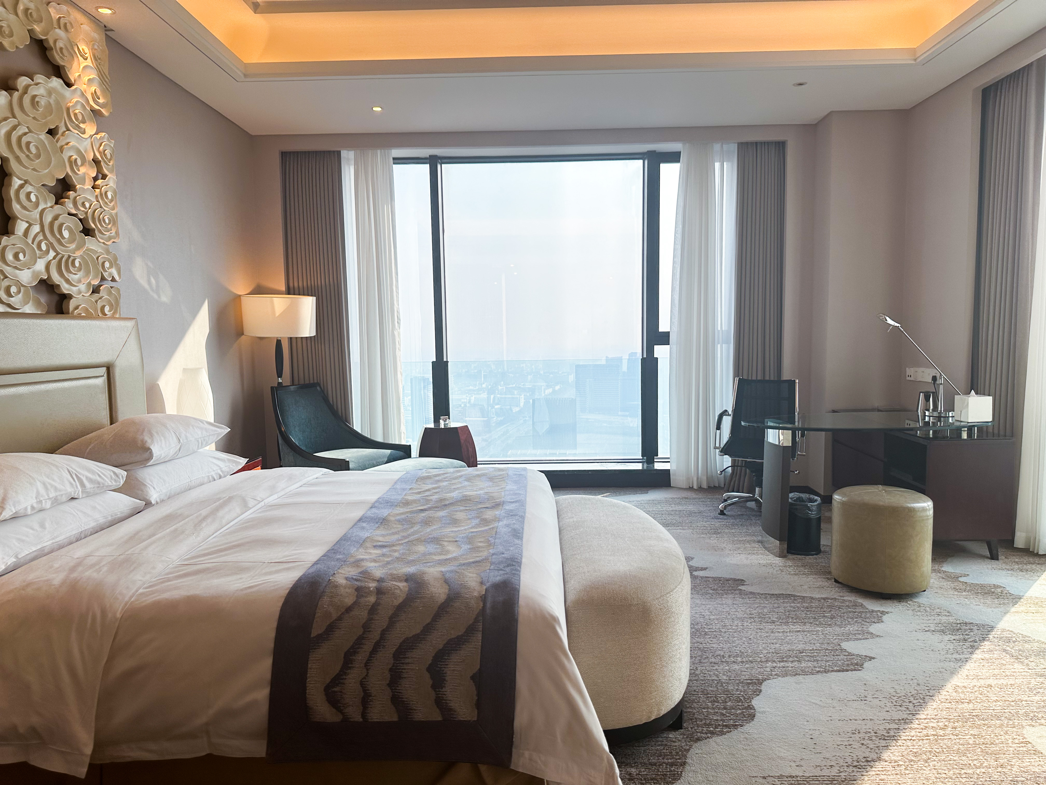 豪华景观大床房（双面全景落地窗+浴缸+特大床）