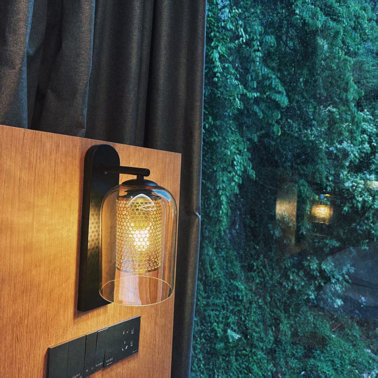 豪华山景行政大床房『观景浴缸+小冰箱+观景落地窗』