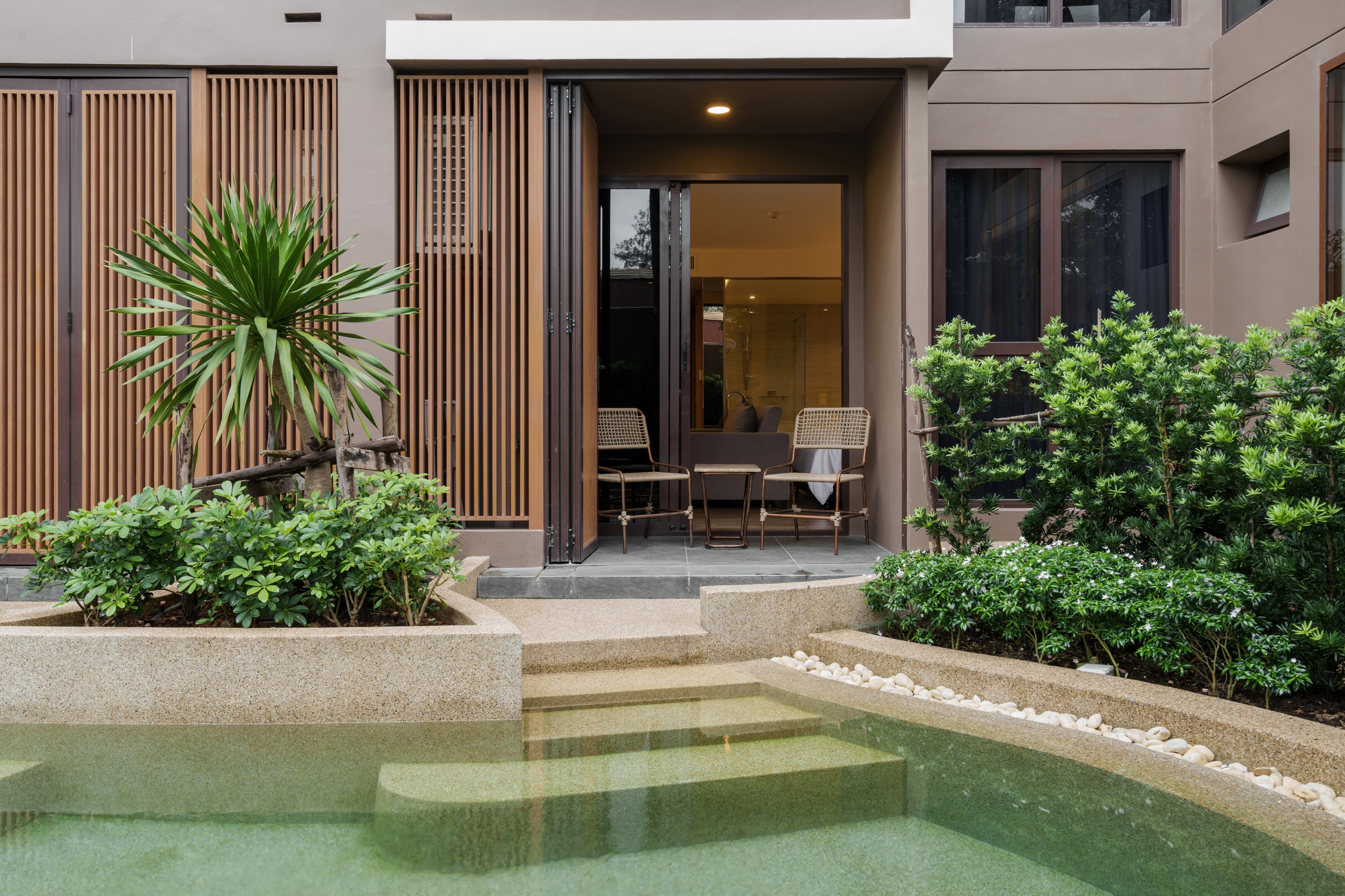 豪華特大床房 - 可使用游泳池