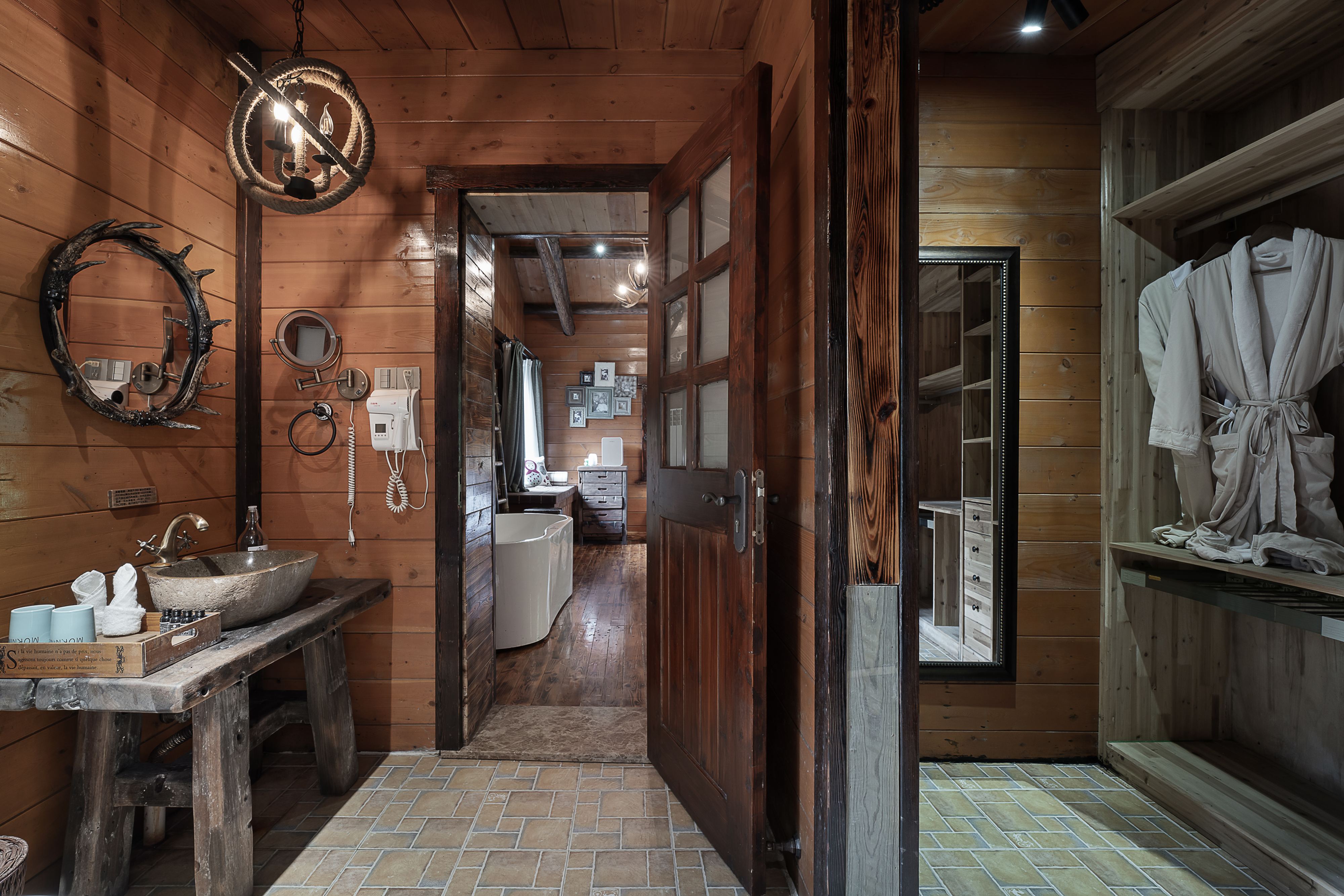 美式乡村独栋大床房（湖景小院+布艺沙发+深泡浴缸）