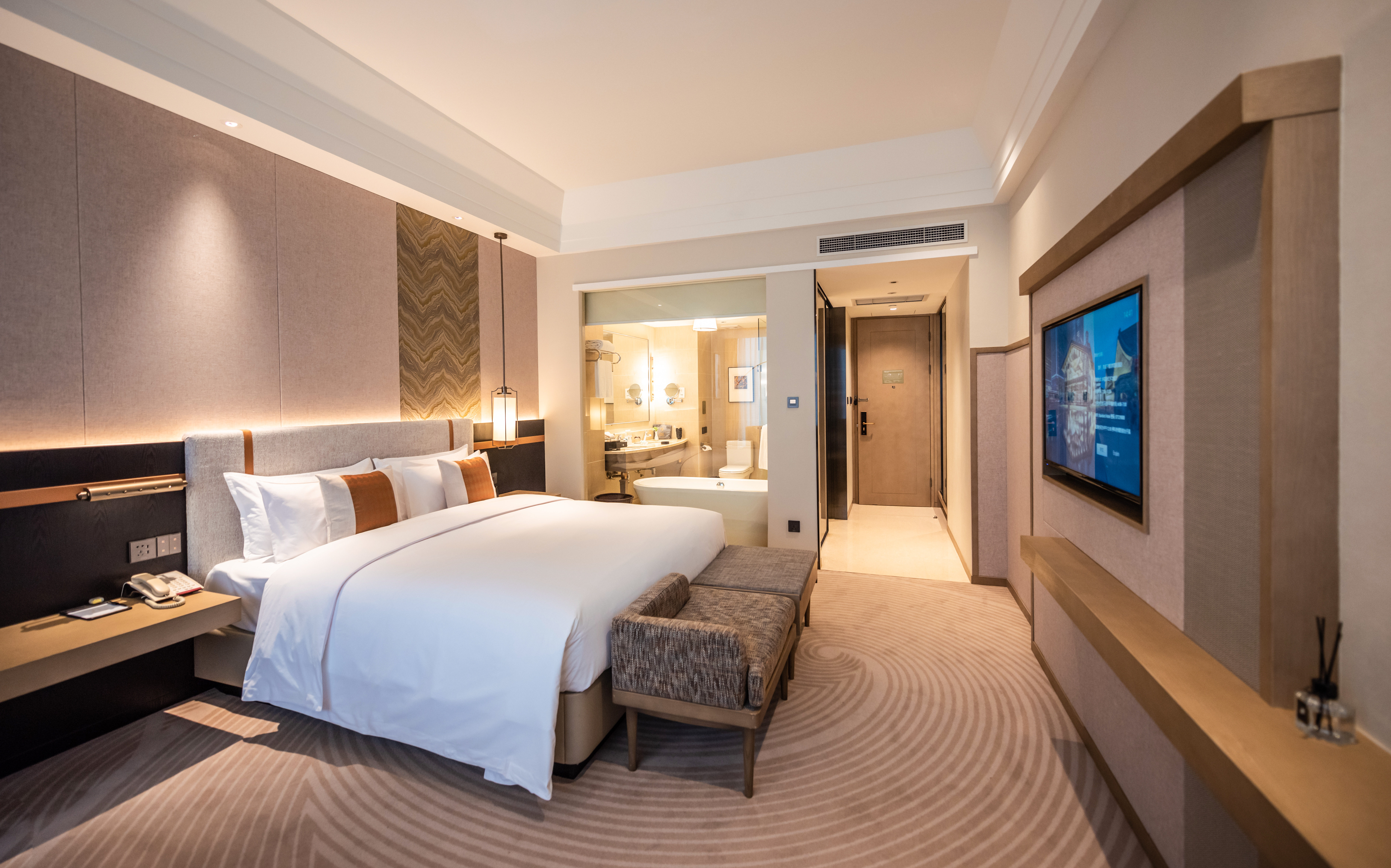 商务楼|商务大床房（电视投屏+护颈枕+德国高端衞浴）