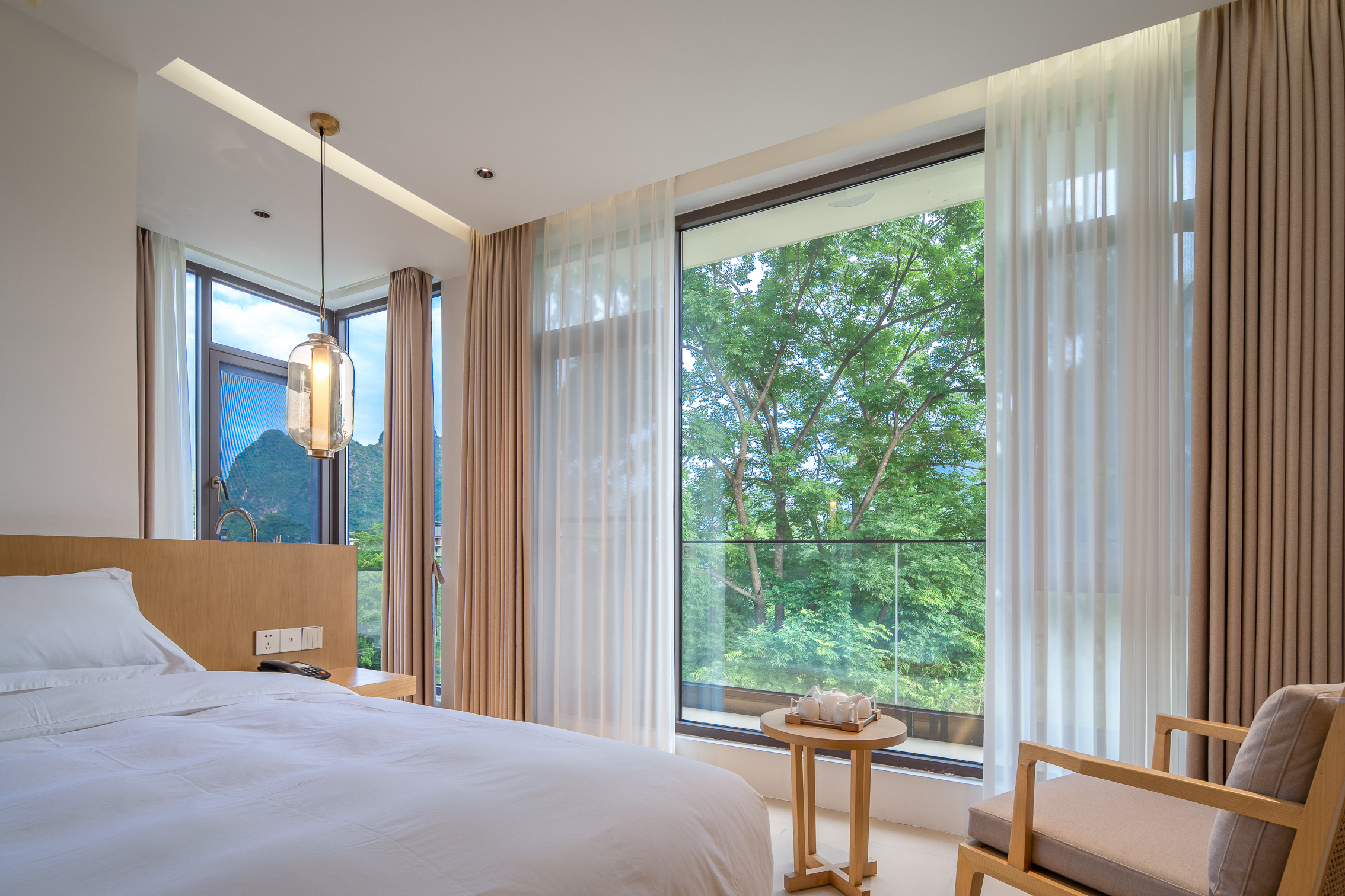 聆溪阳台双床房（270°落地观景+山景浴缸+迷你冰箱+智能马桶）