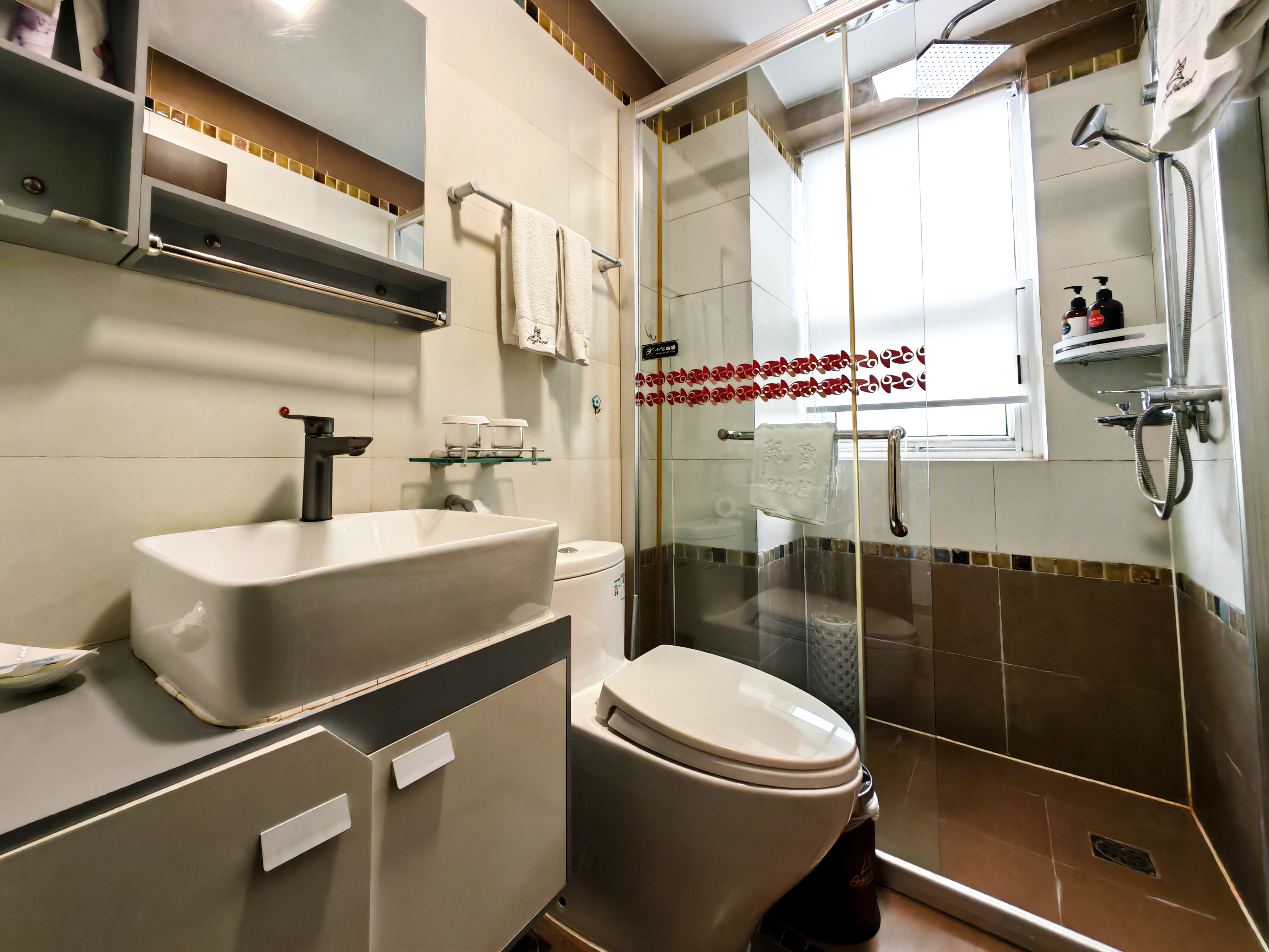 套二公寓（副楼+鹅绒床被+冰箱+微波炉+洗衣机）