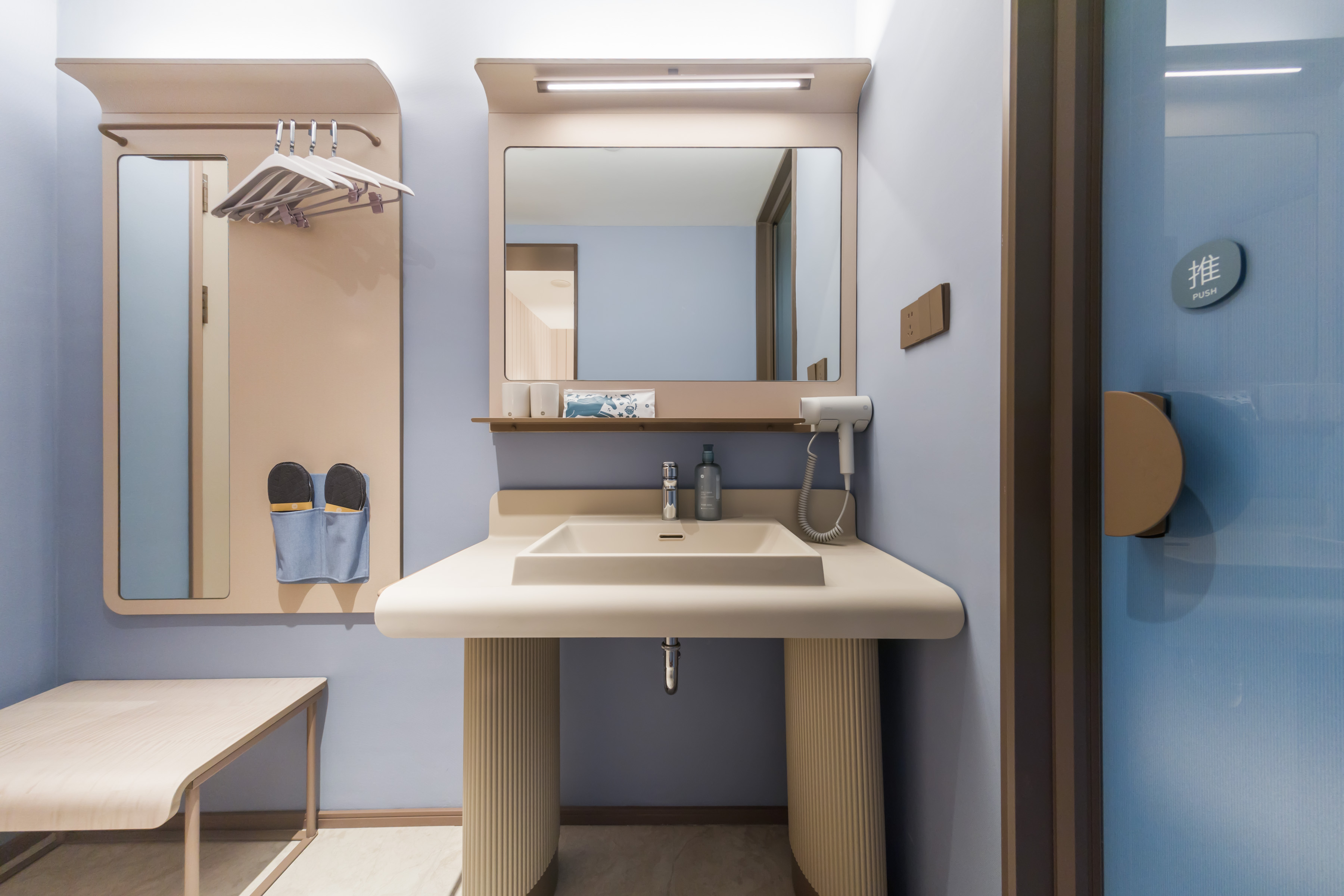 商务大床房（智能马桶+金可儿护脊床垫）