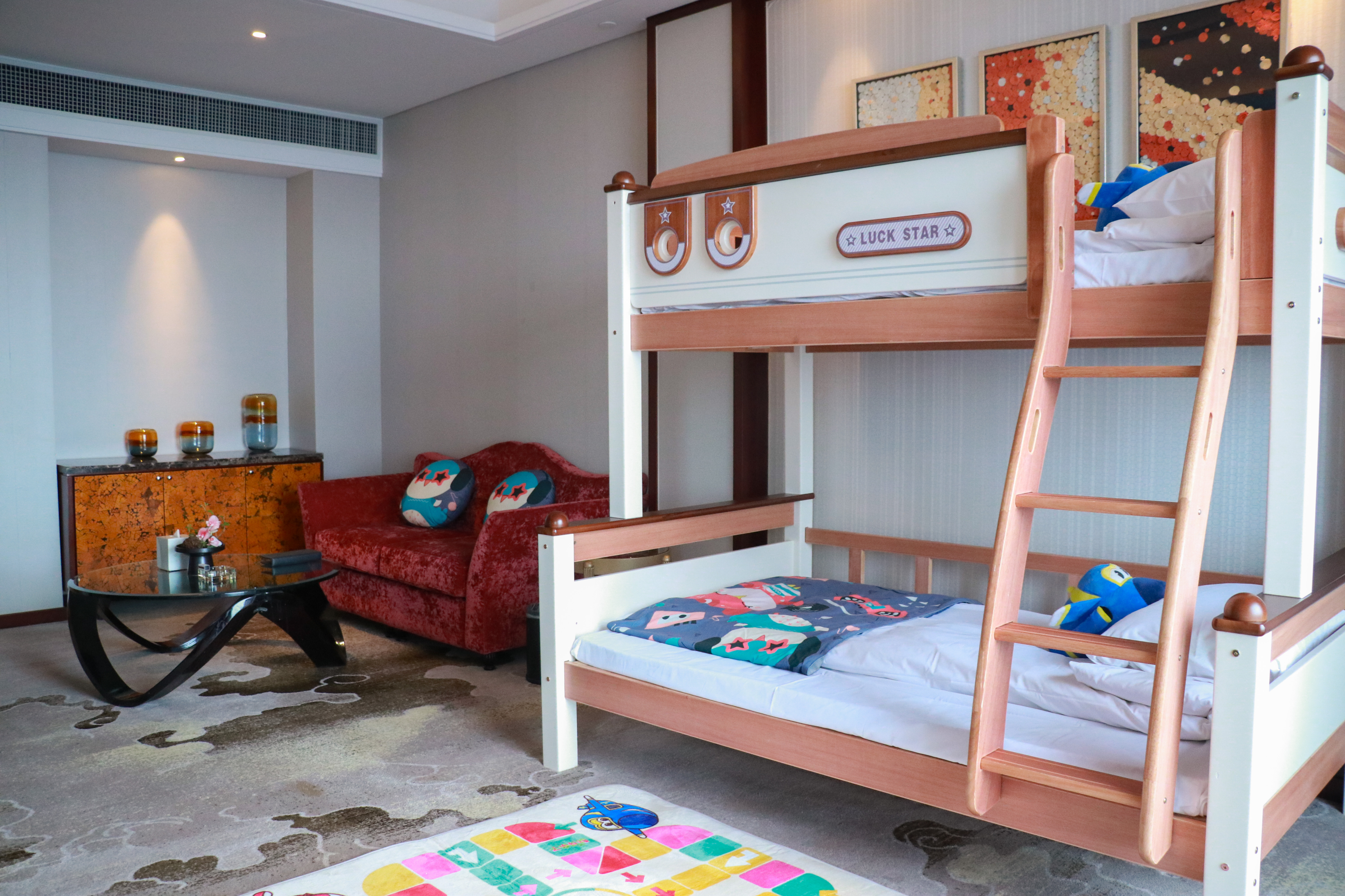 豪华家庭套房（全景落地窗+浴缸+上下铺）