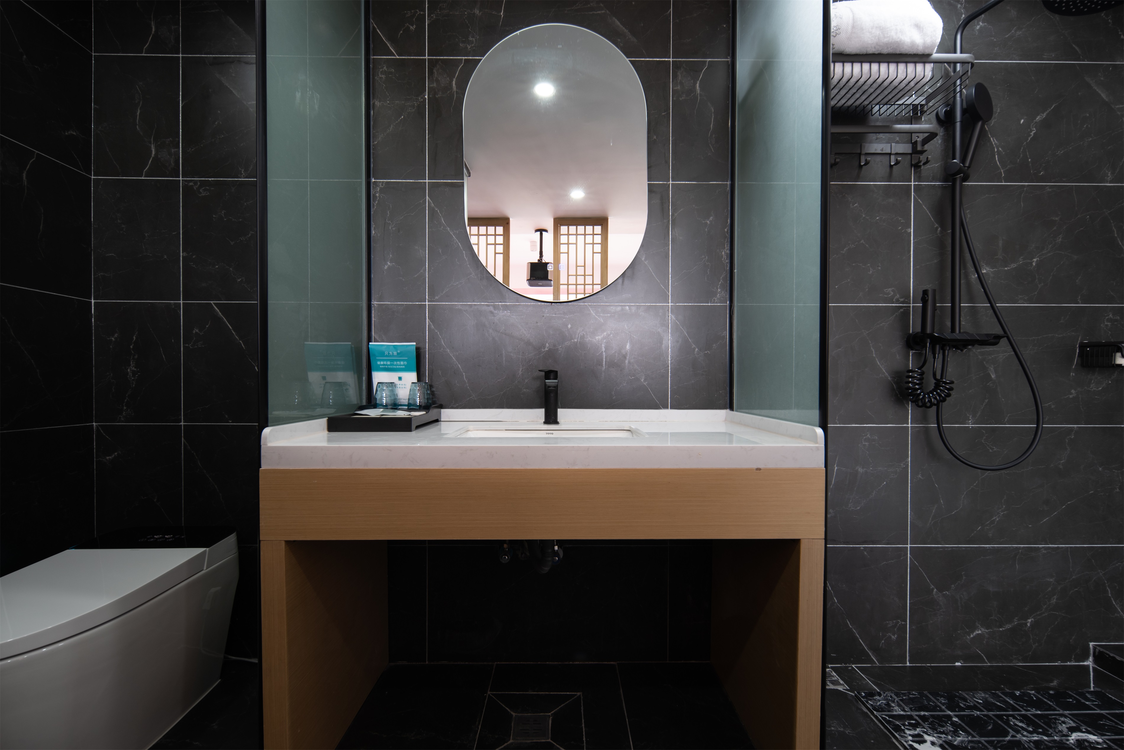 Du Feng Ji · Lake-View Tatami Double Bed Room