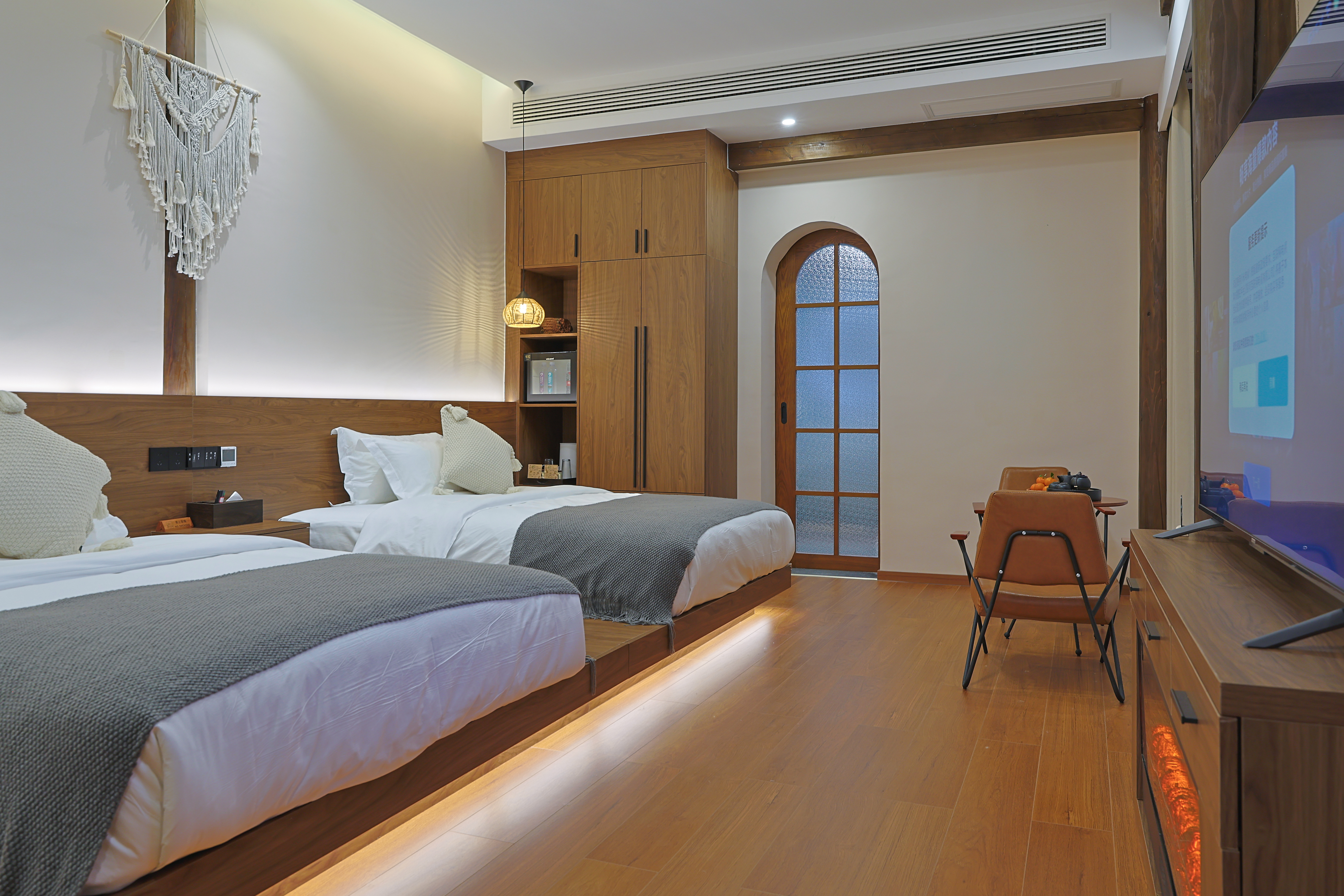 不晚·云里·温泉泡池榻榻米双床房『小冰箱·取暖壁炉·自动窗帘·原木家俱·山野美景』