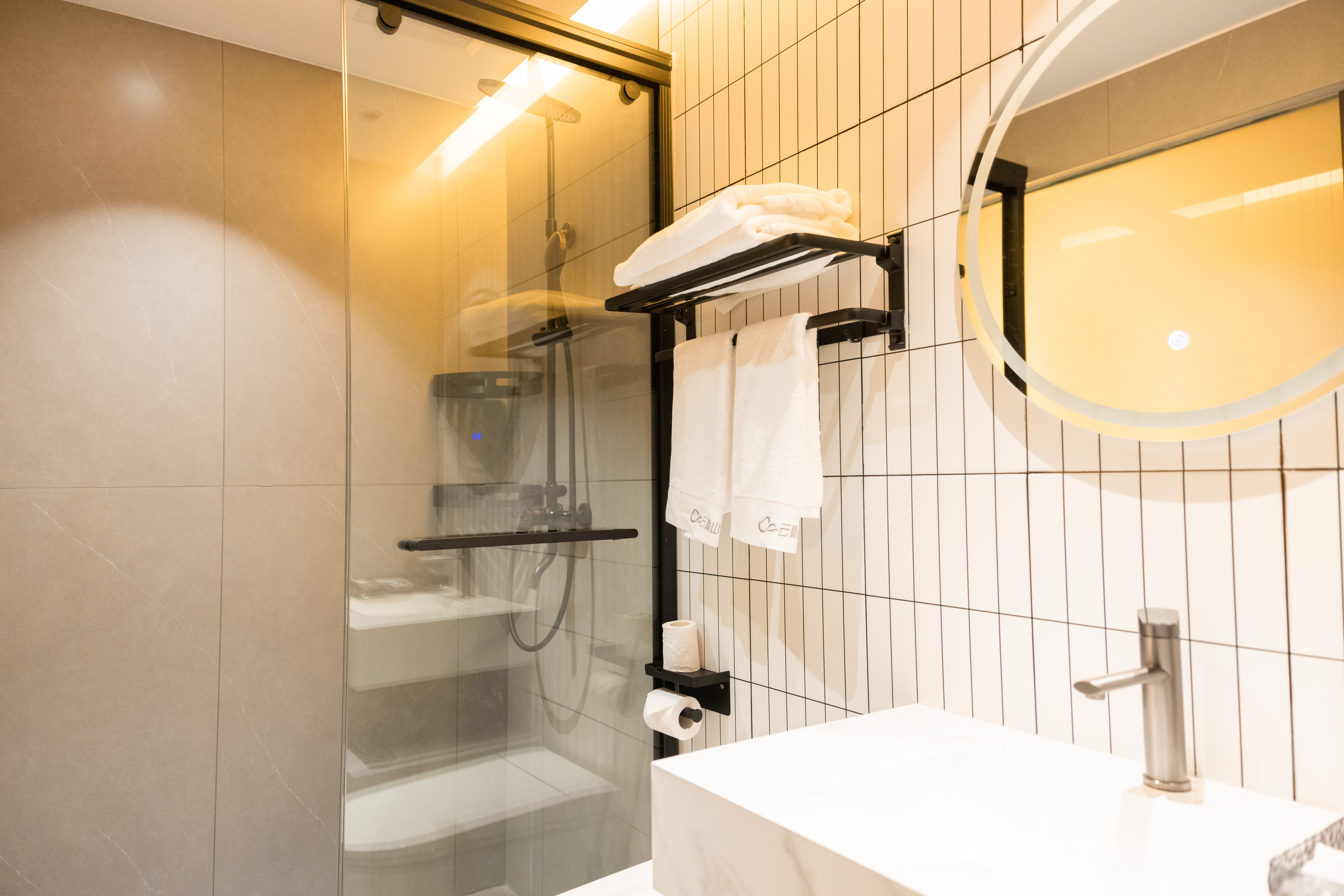 云隐-素野榻榻米观影大床房（全屋智能）