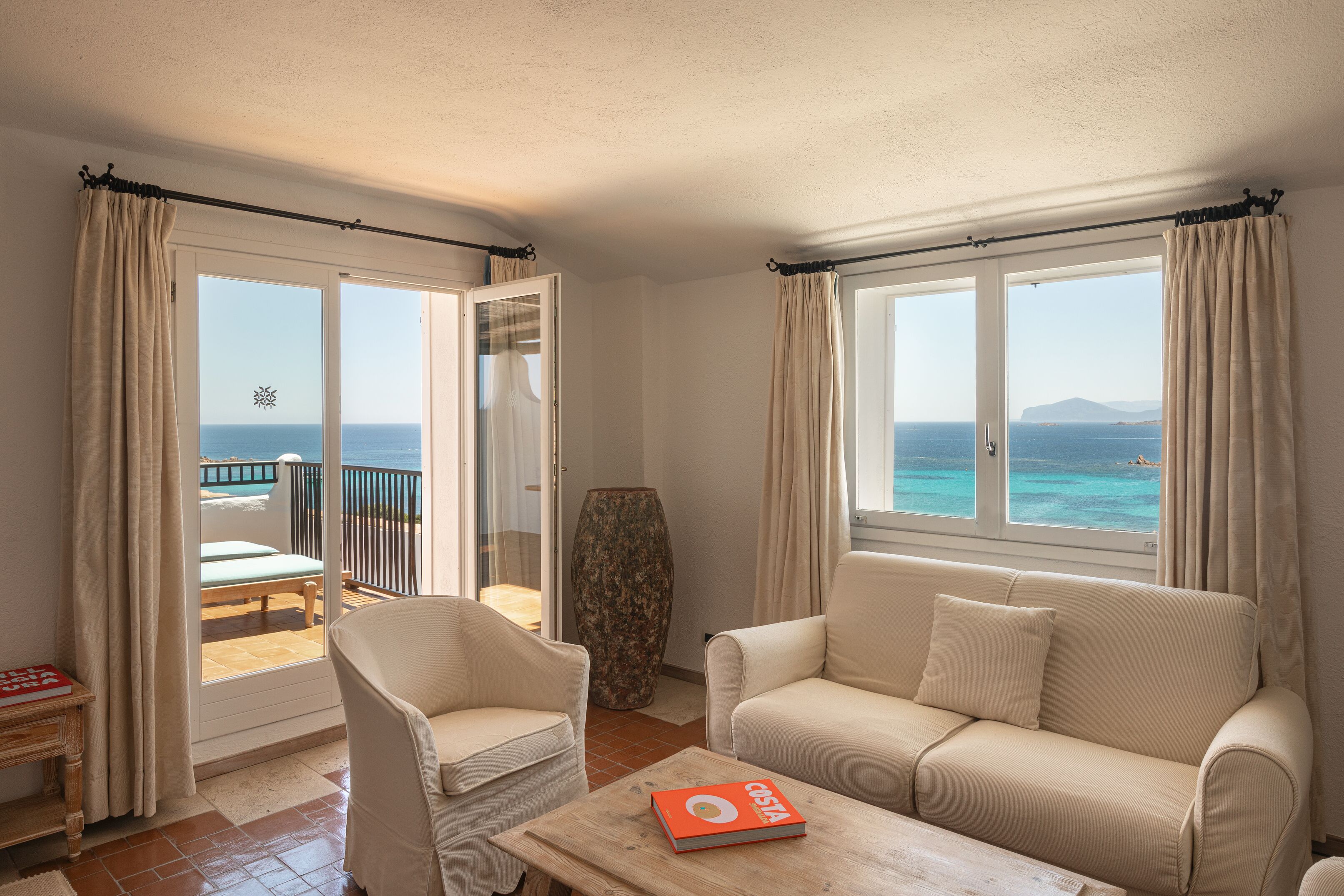 小型套房（带海景的）