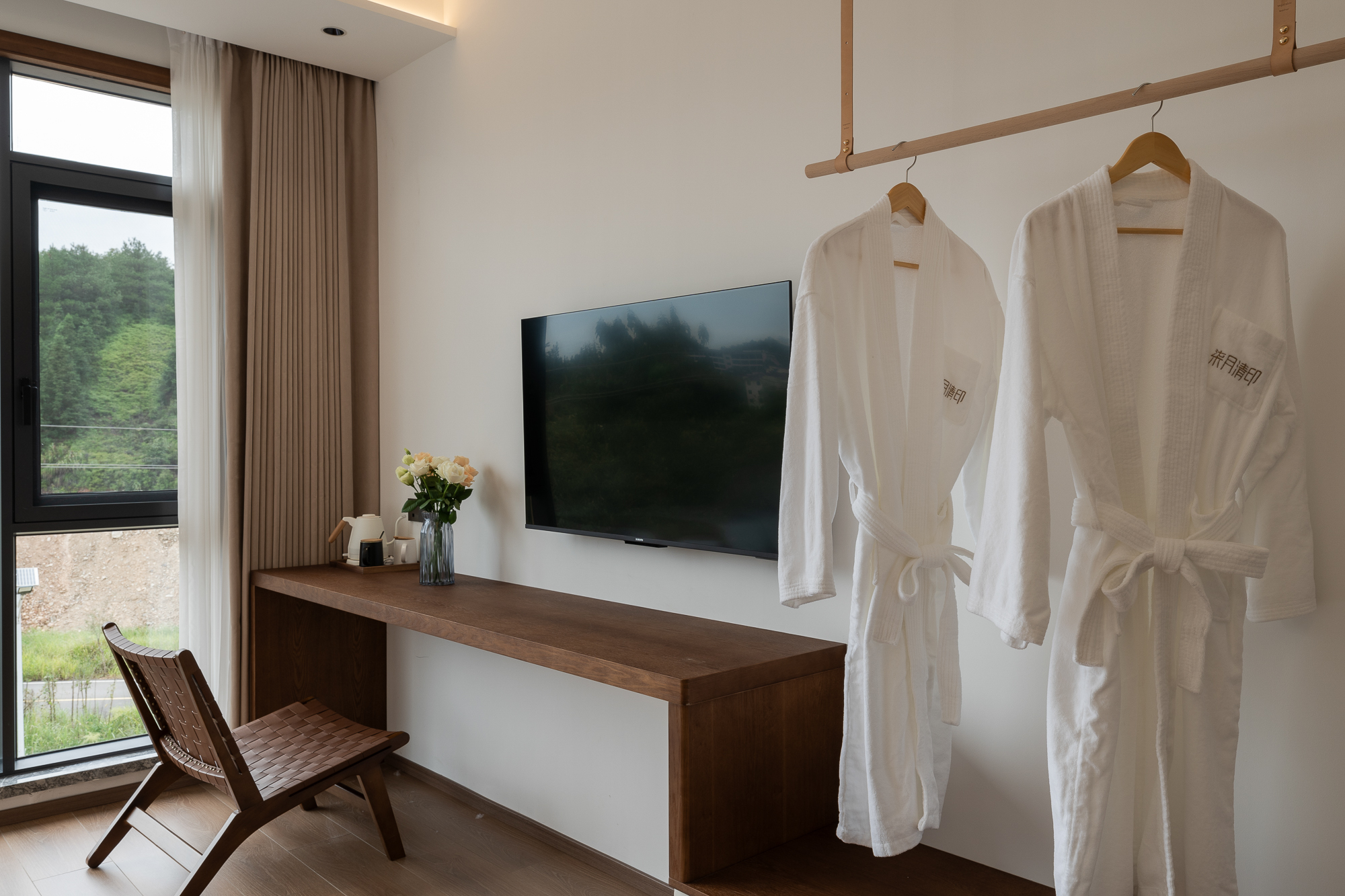 Smart Room - Mountain-View (2 Beds) (Window)