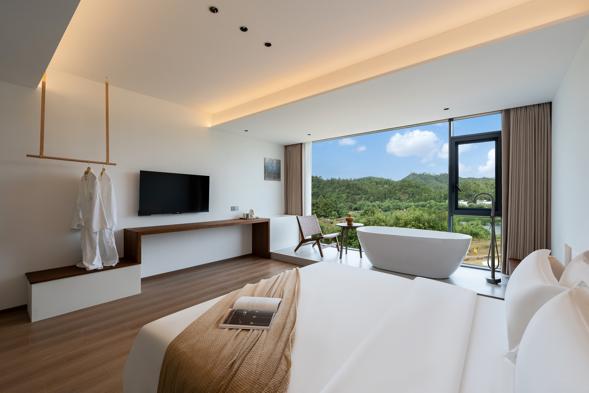 Romantic Smart Room - Lake-View (Double Bed) (Window, Bathtub)