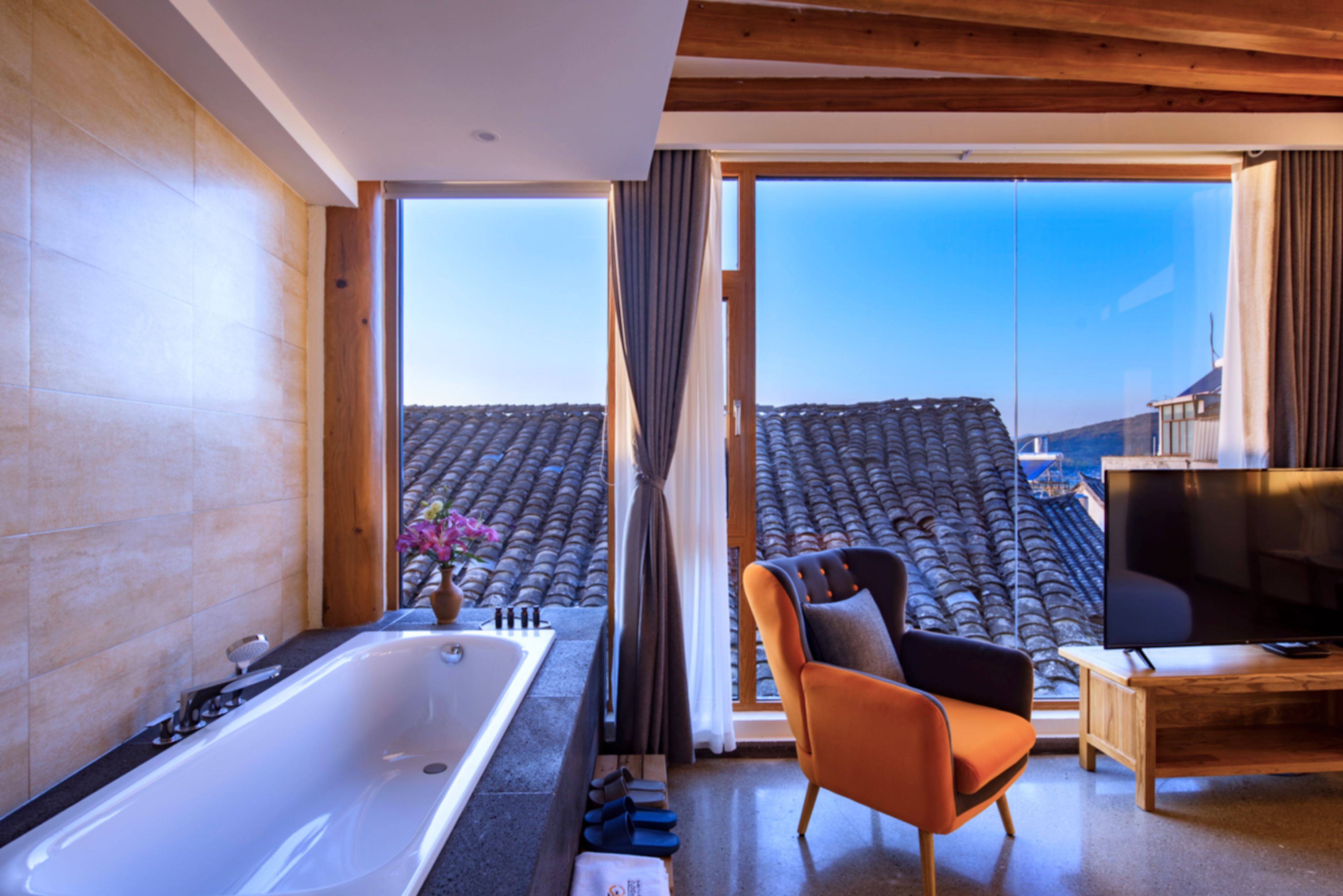 欣月·望山星移私湯大床房「金可兒舒睡床墊·電熱毛巾架·恆温花灑·原木傢俱」