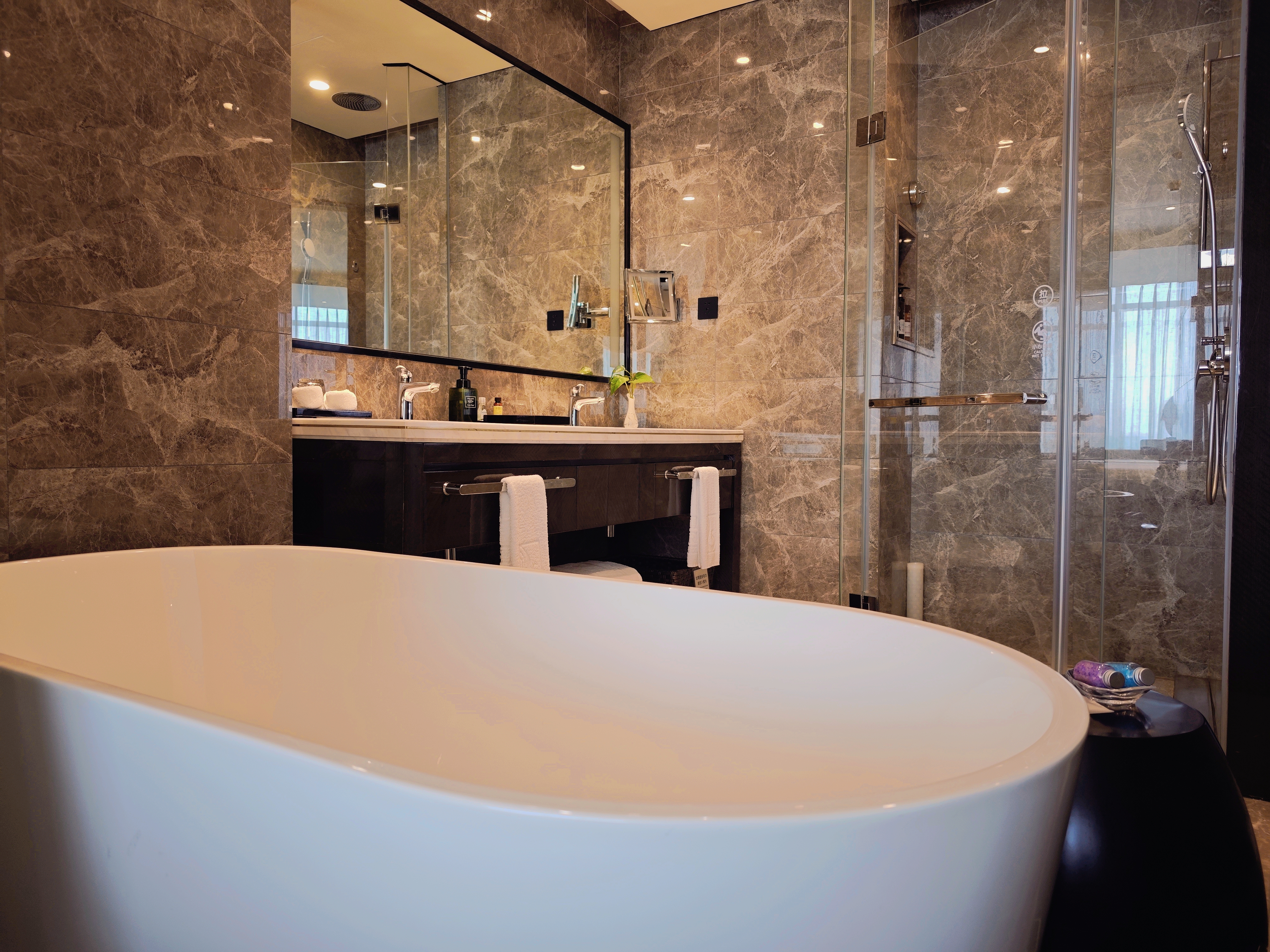 贵宾楼|自在家庭房（Mini吧+英国轻奢床垫+电视投屏）