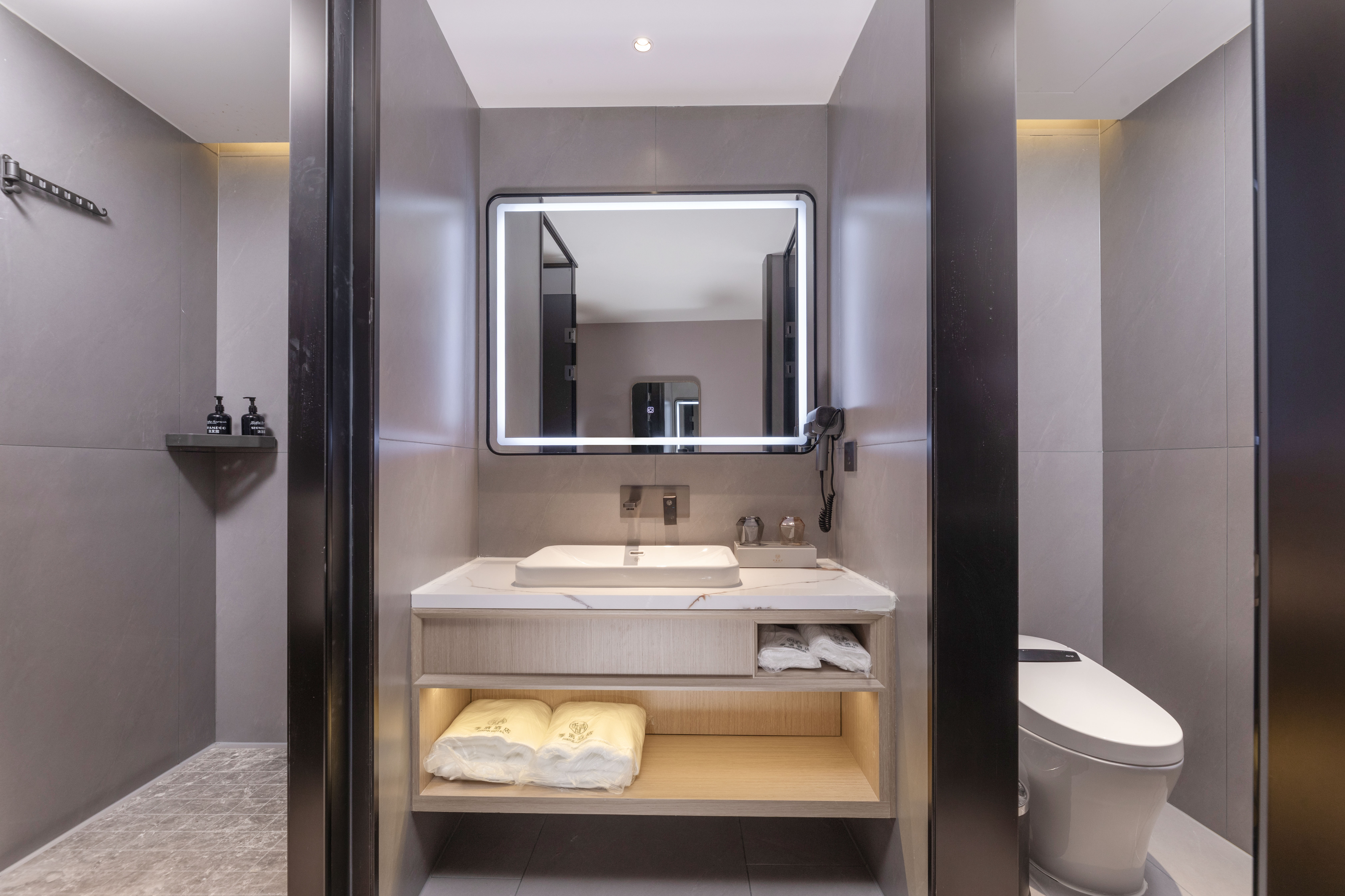 Deluxe | Cinema Twin Room[4K High-Definition Projection + Engaging Films]