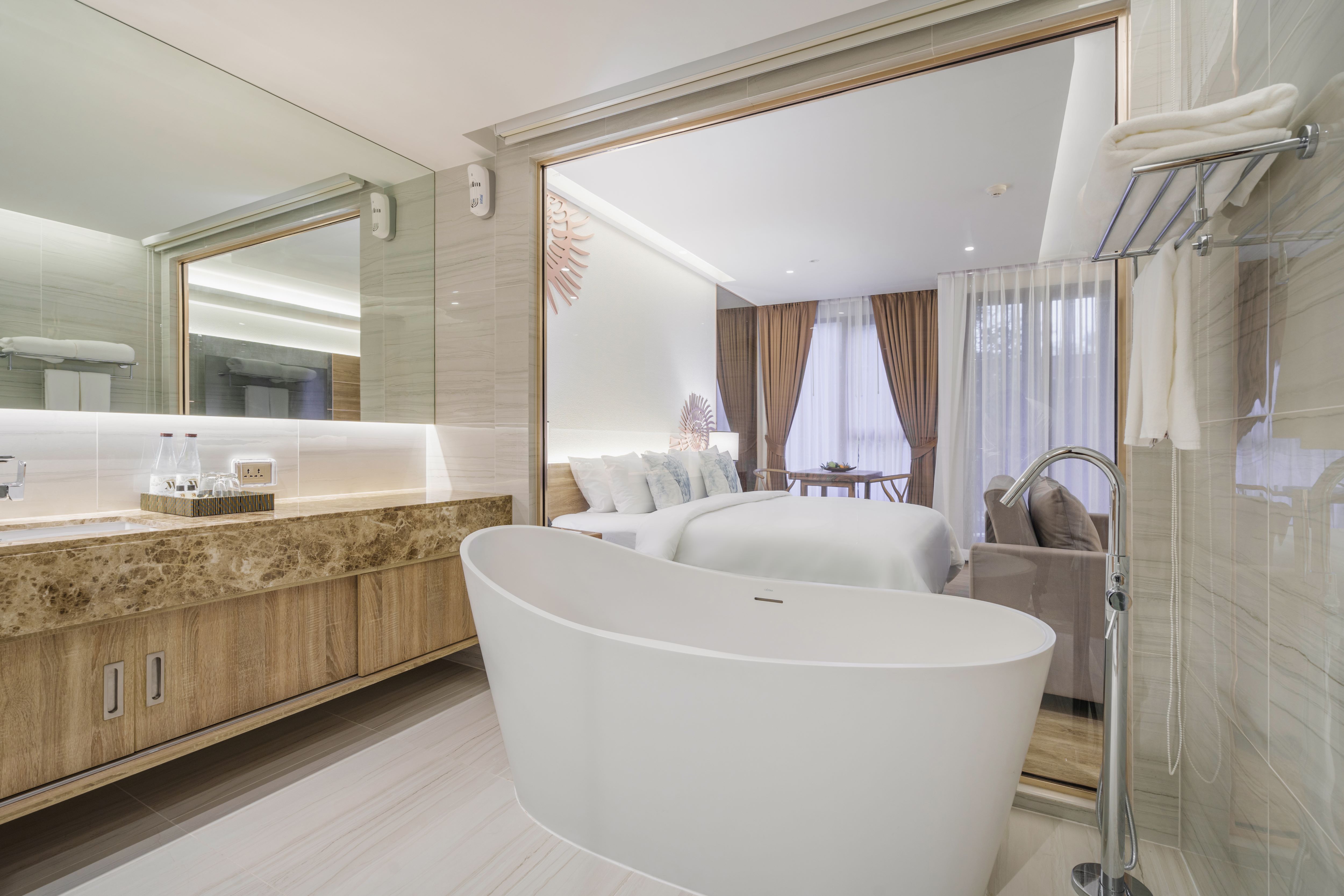 豪華特大床房 - 可使用游泳池