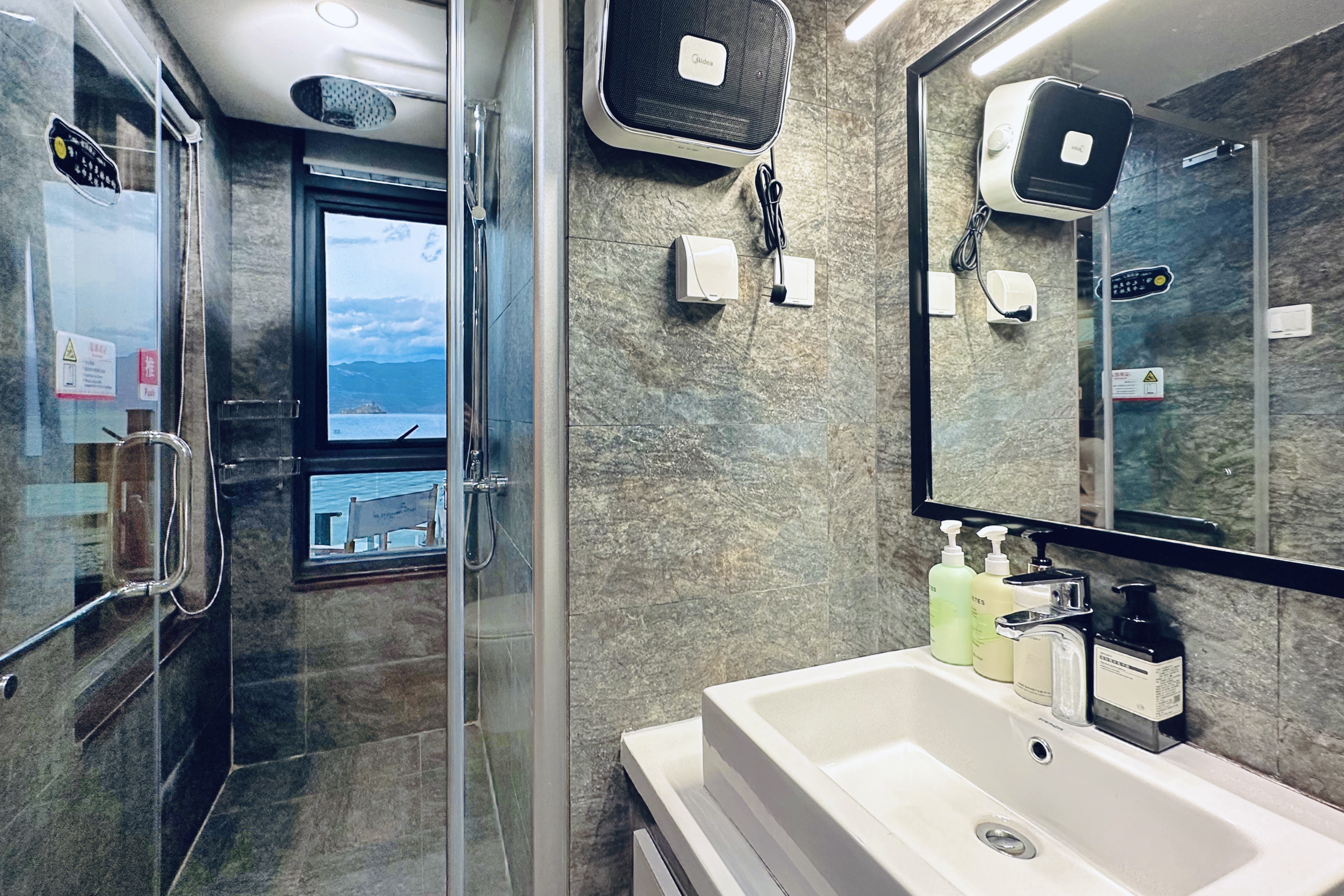 Queen Room With Lake View