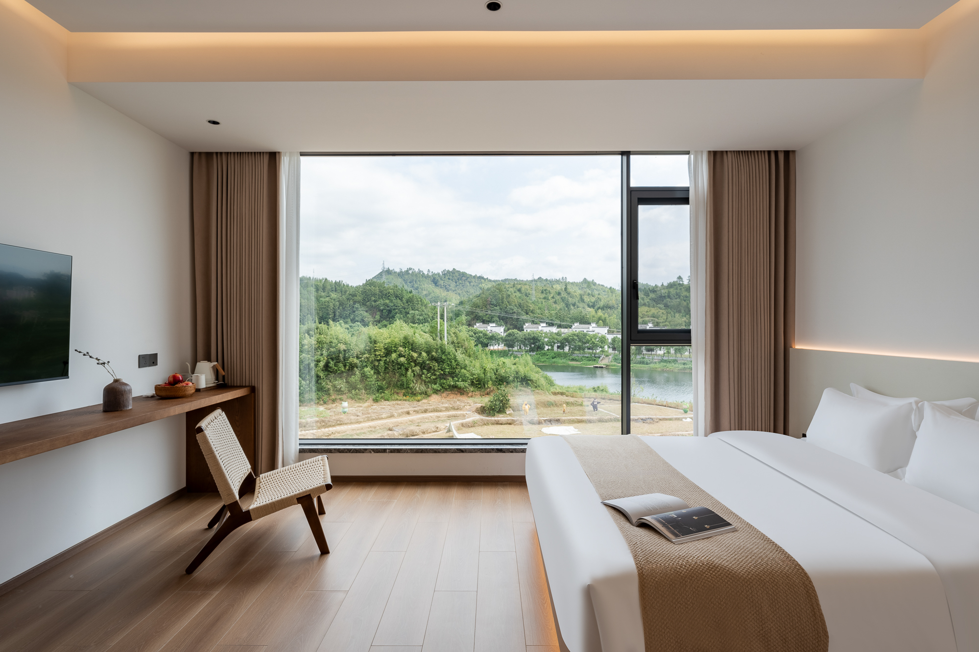 Smart Room - Garden-View (2 Beds) (Window)