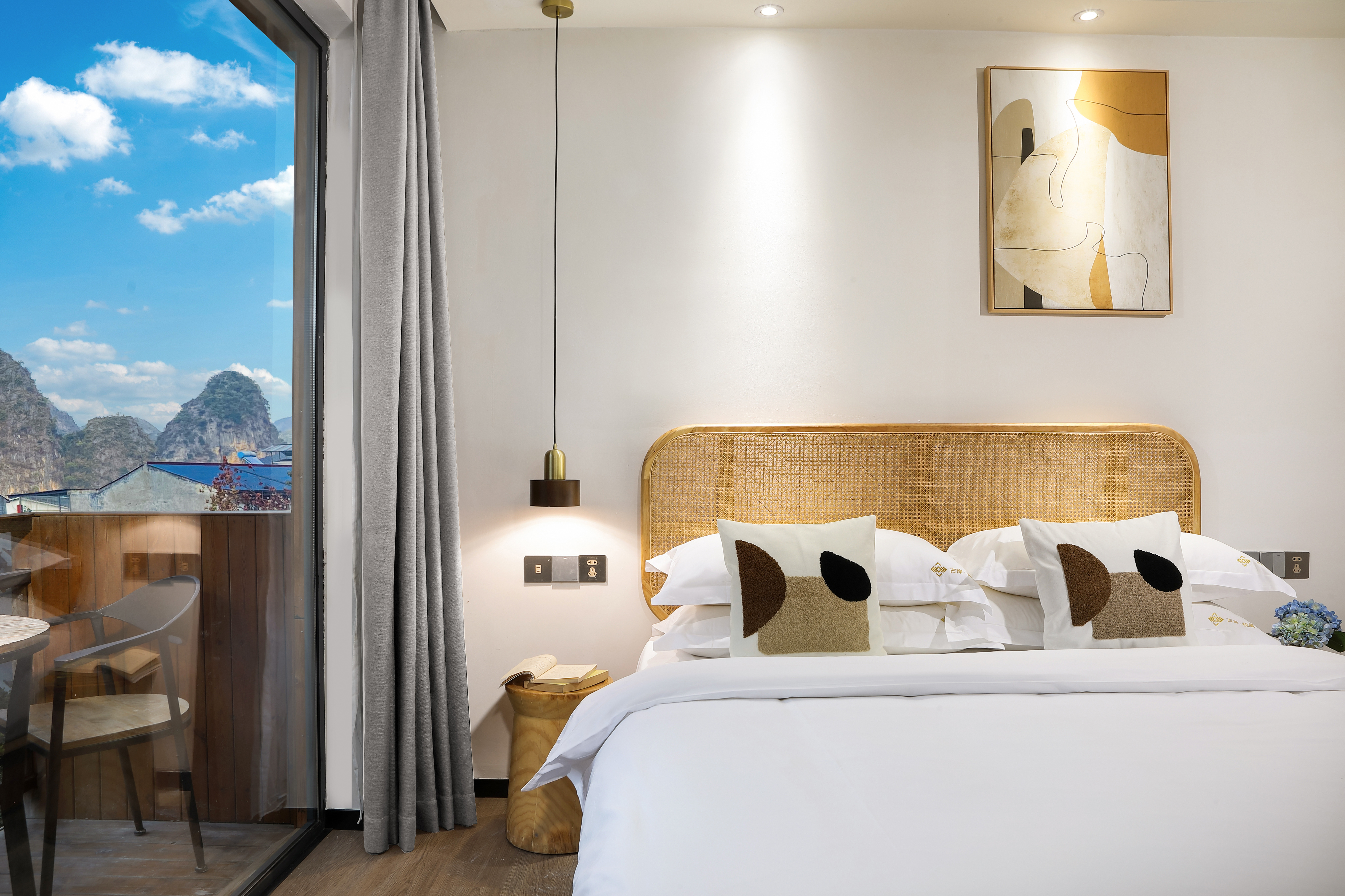 悦山豪华阳台大床房（观景阳台+休闲浴缸+4k电视）