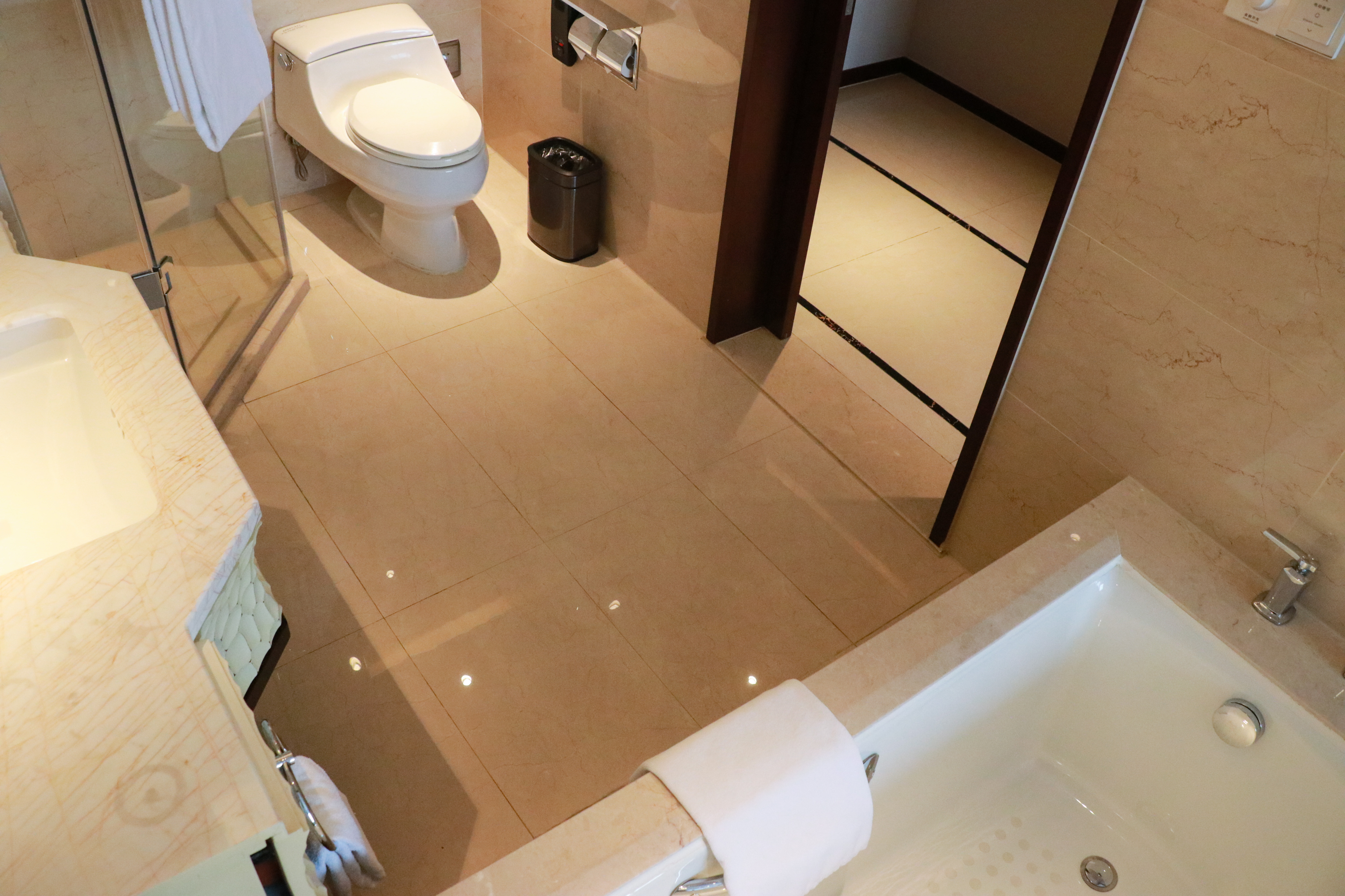 豪华家庭套房（全景落地窗+浴缸+上下铺）