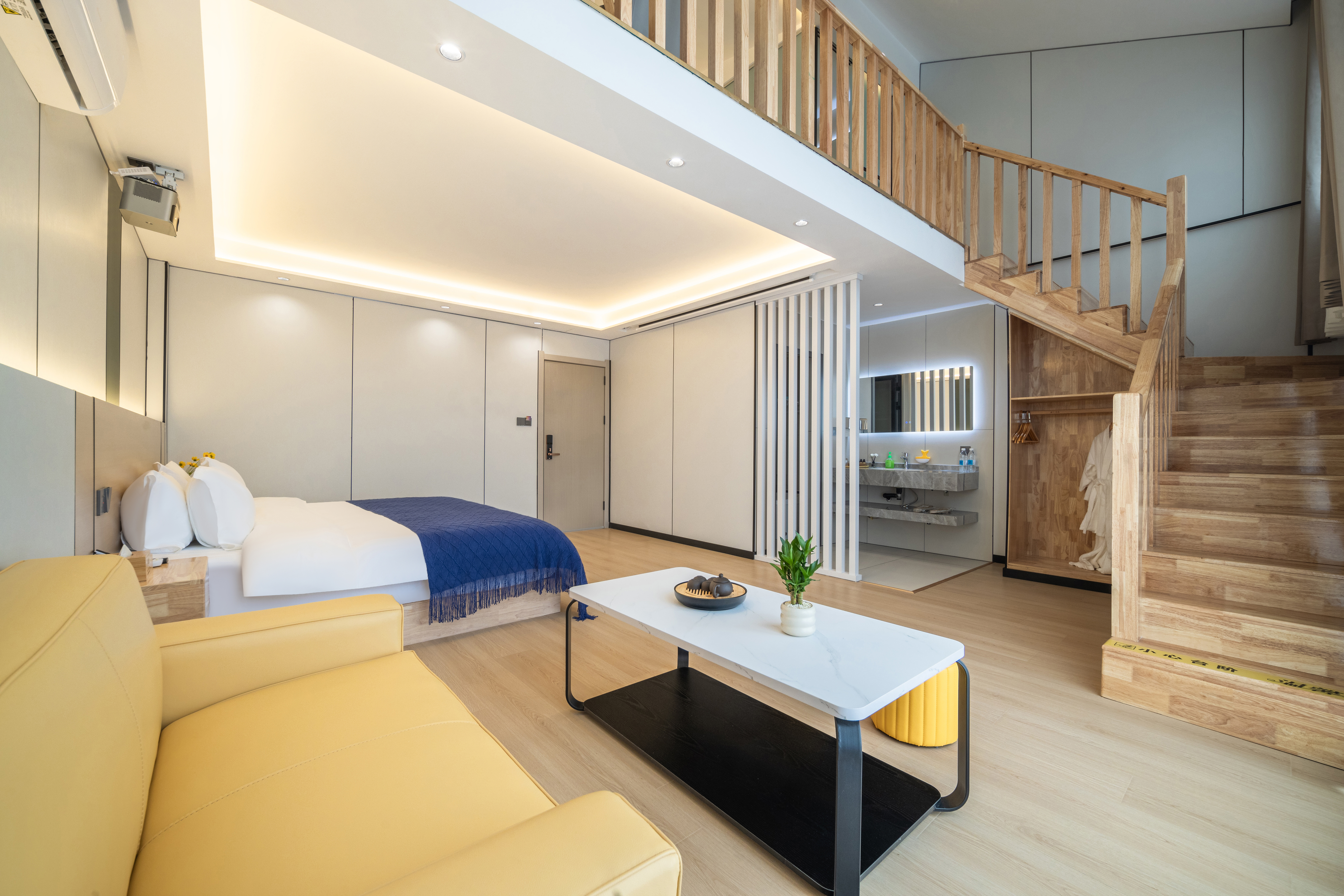 Cloud Comfort Duplex Family Room (Two-Bedroom Two-Bathroom + High-End Latex Mattress + Smart Toilet + 100-Inch Projector Av)