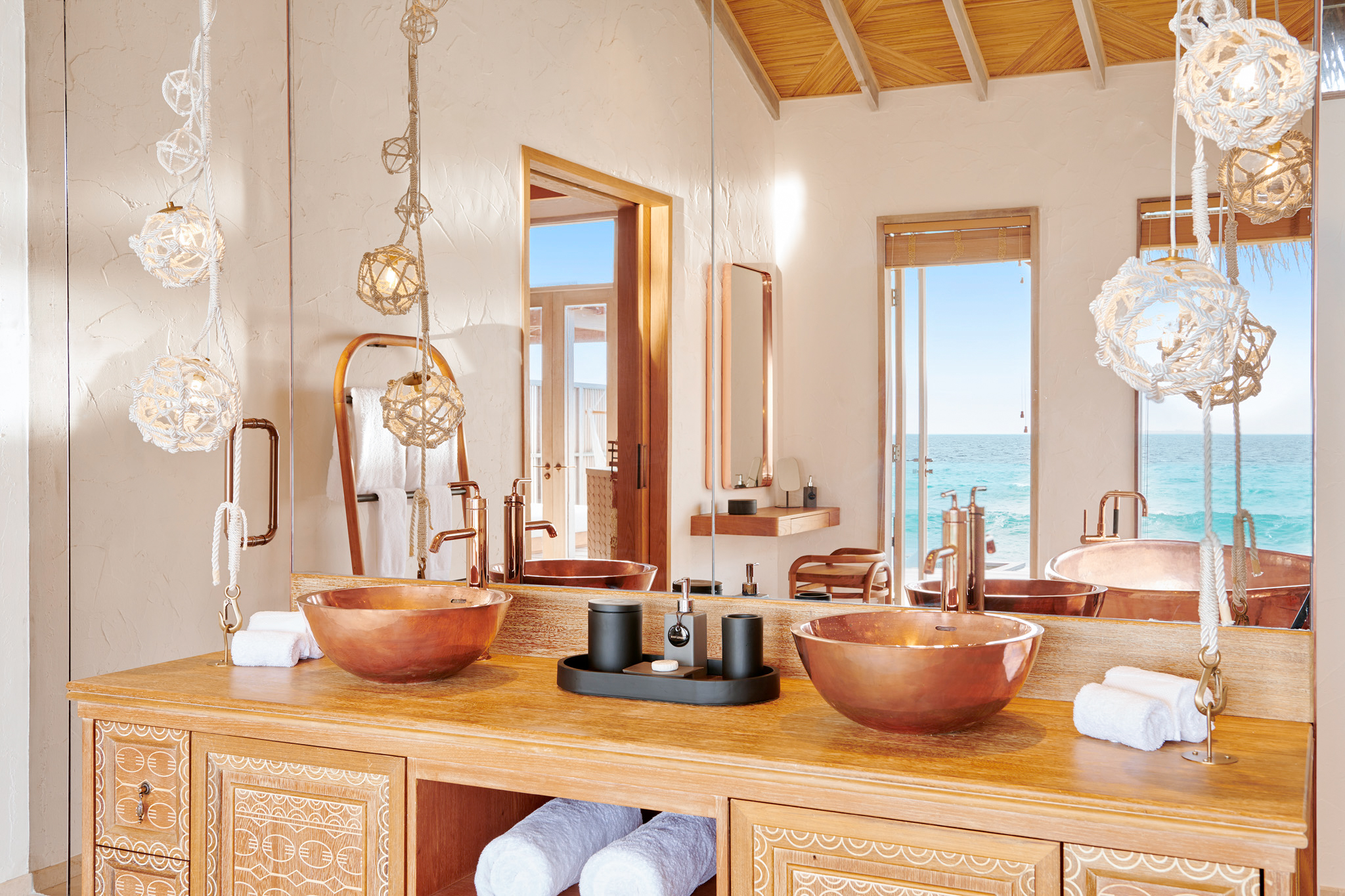 水上日落两卧室别墅 - 带泳池