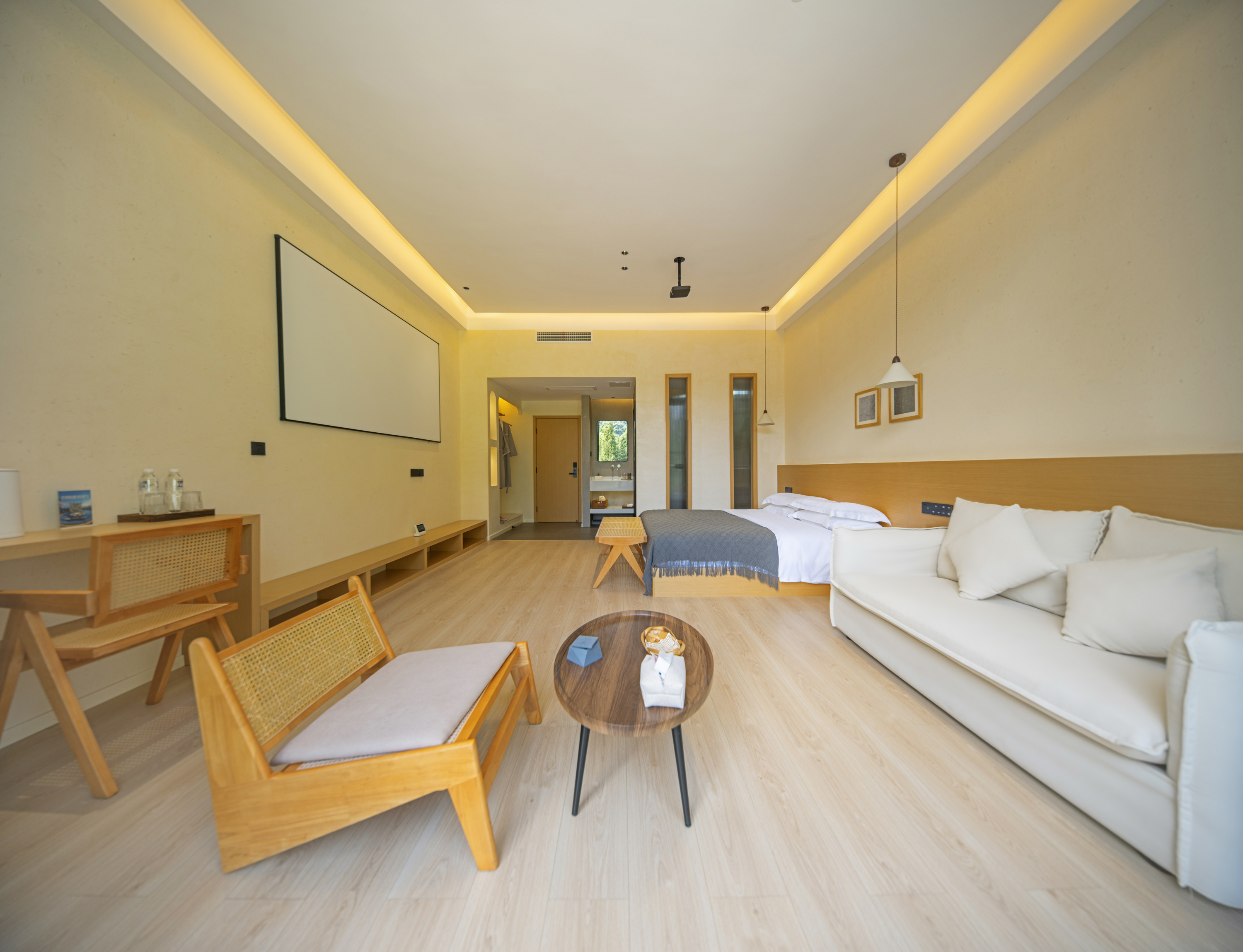 Bifengxia Lanshan Designer Homestay Muyang Light Luxury Cinema Double Bed Room