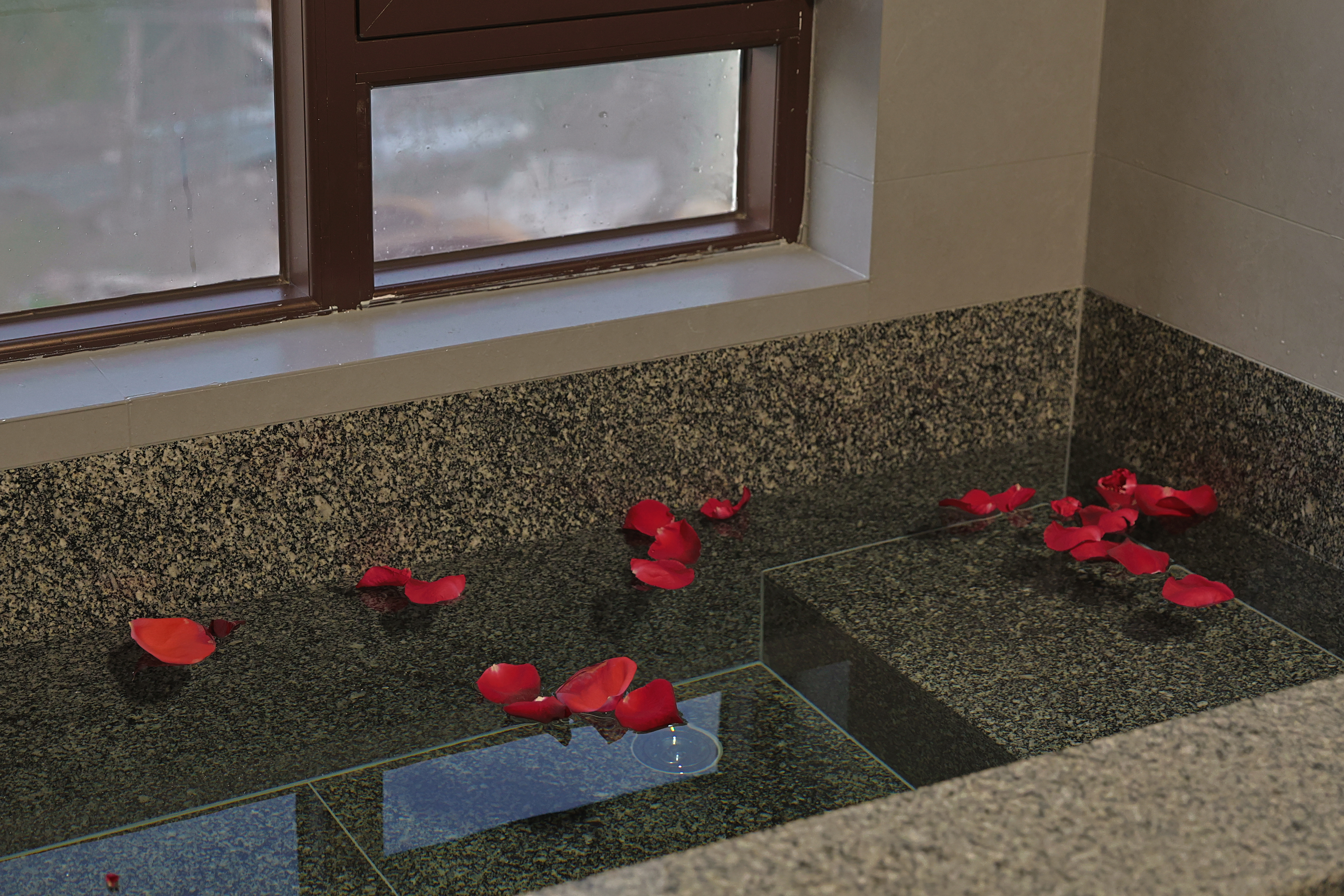 等风·泊度·温泉泡池大床房『小冰箱·壁炉·自动窗帘·原木家俱·庭院美景』