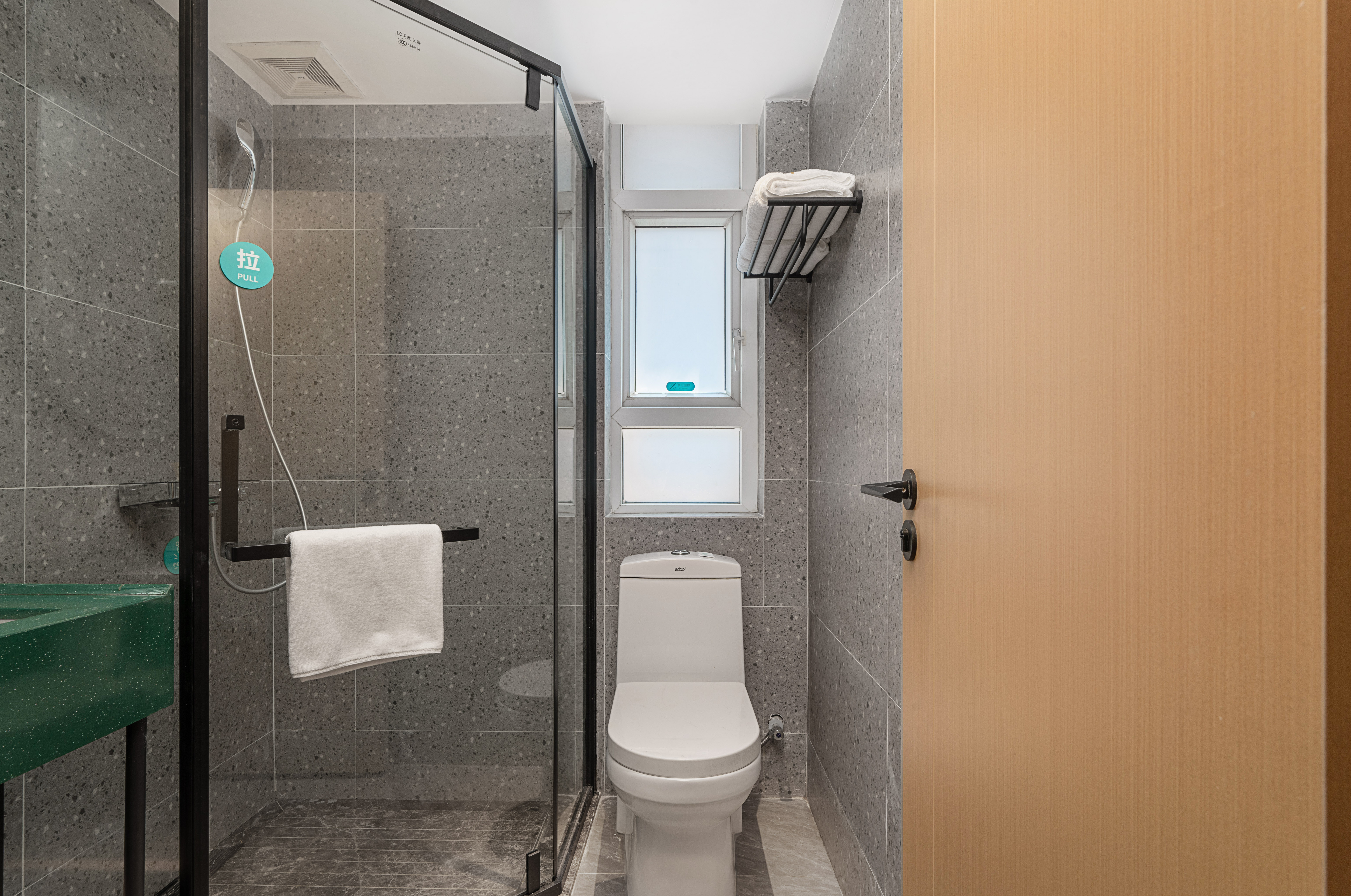 城景双床房-高空城景+办公桌椅+落地窗全景采光