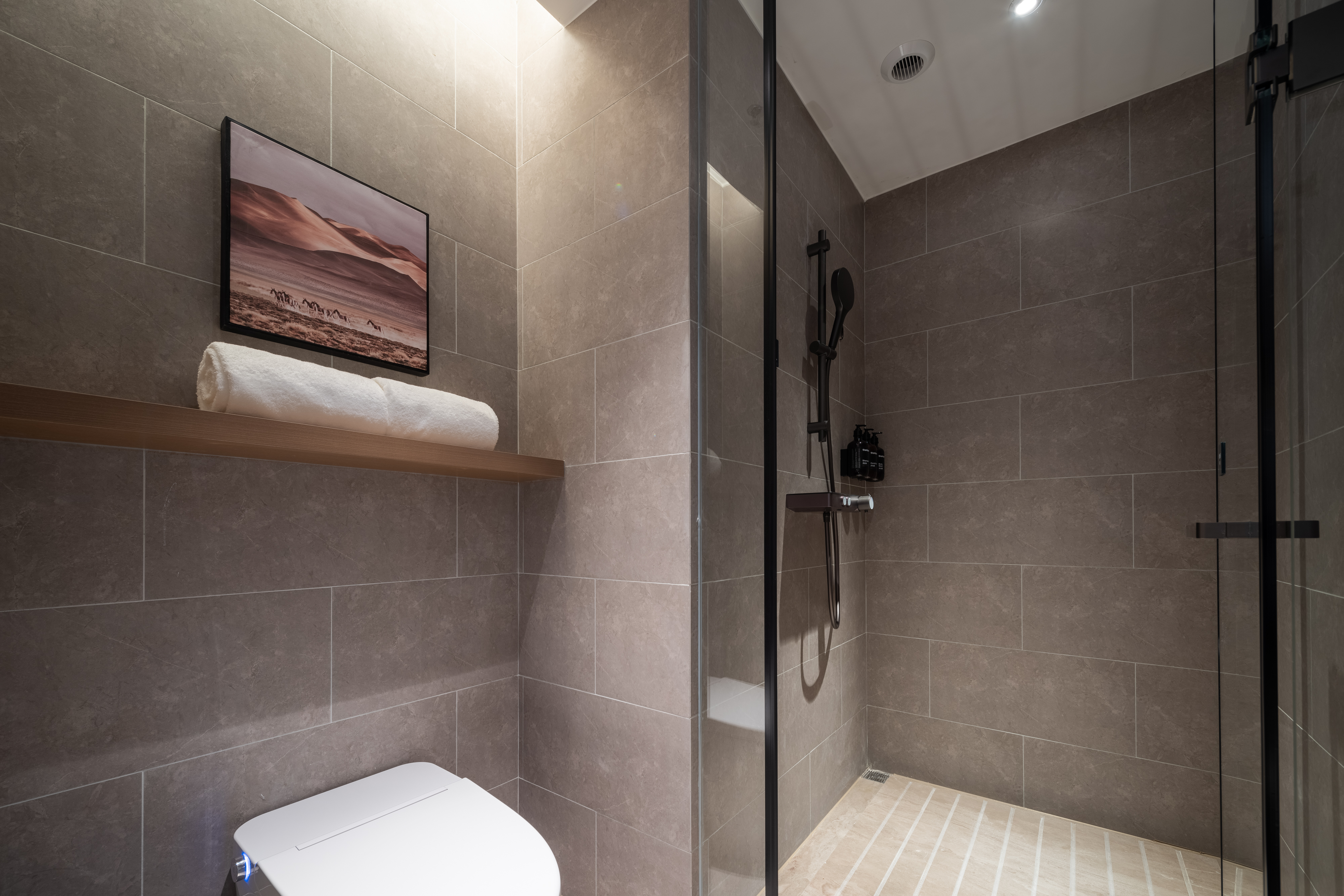 Elegant Double Bed Room With Xiaodu Smart Control, Smart Toilet&Mobile Screen Casting