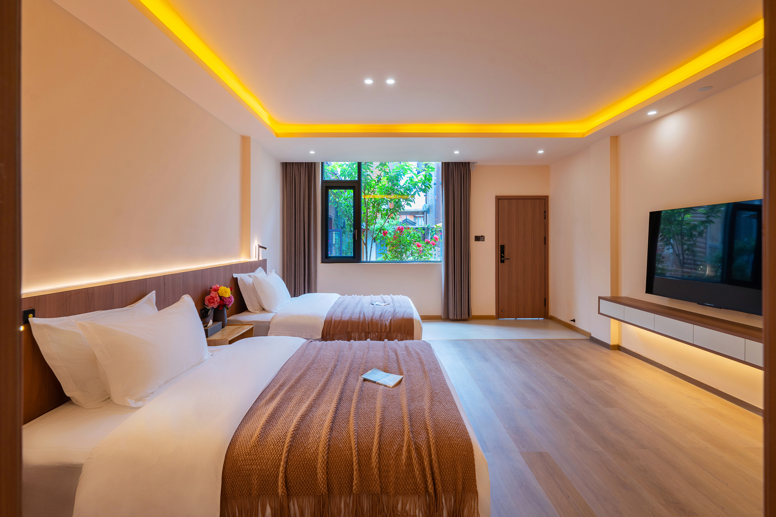 Light Luxury 2-bed Room