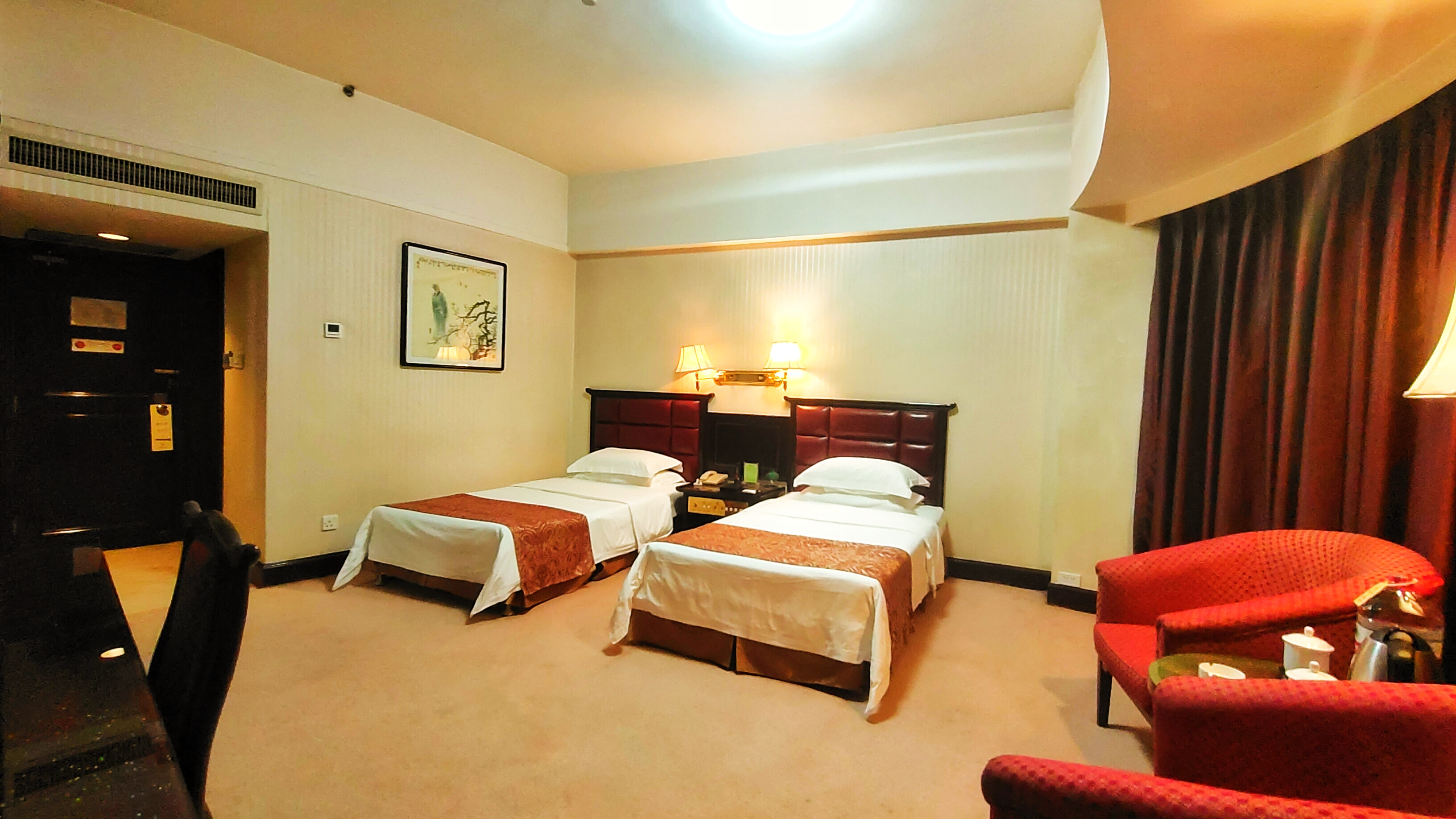 高级双床房（景观落地窗+RoomPlus洗护用品）