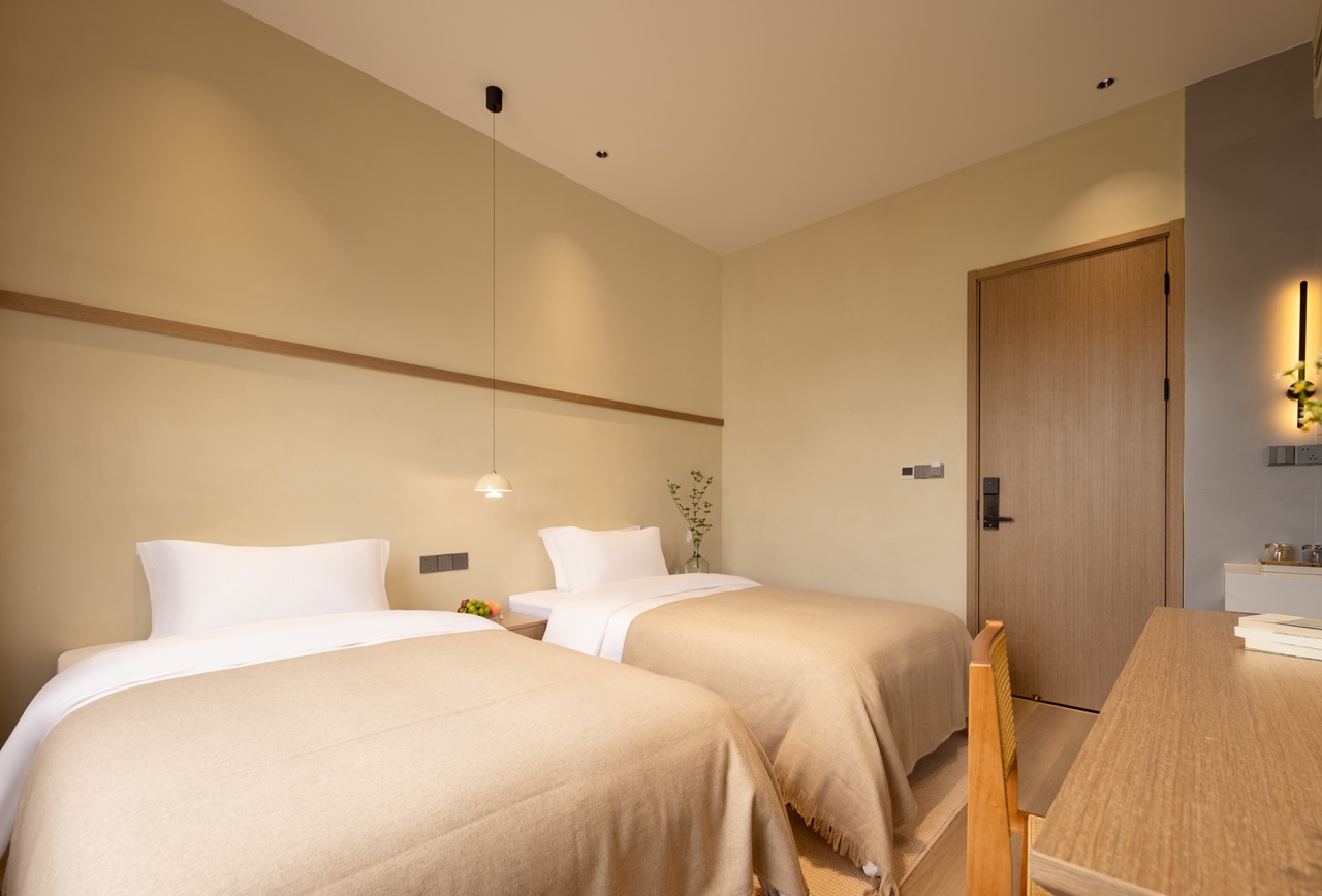 Cloud Scroll Cozy Twin Room (Tv Projection + Smart Toilet)