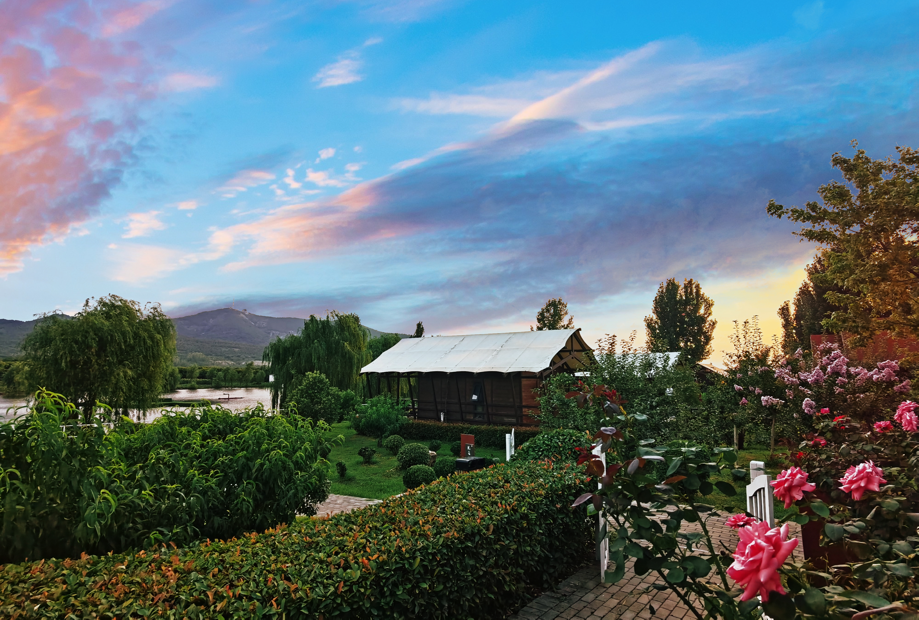 Fairy Tale Forest Deluxe Cabin - Lake-View (Double Bed)