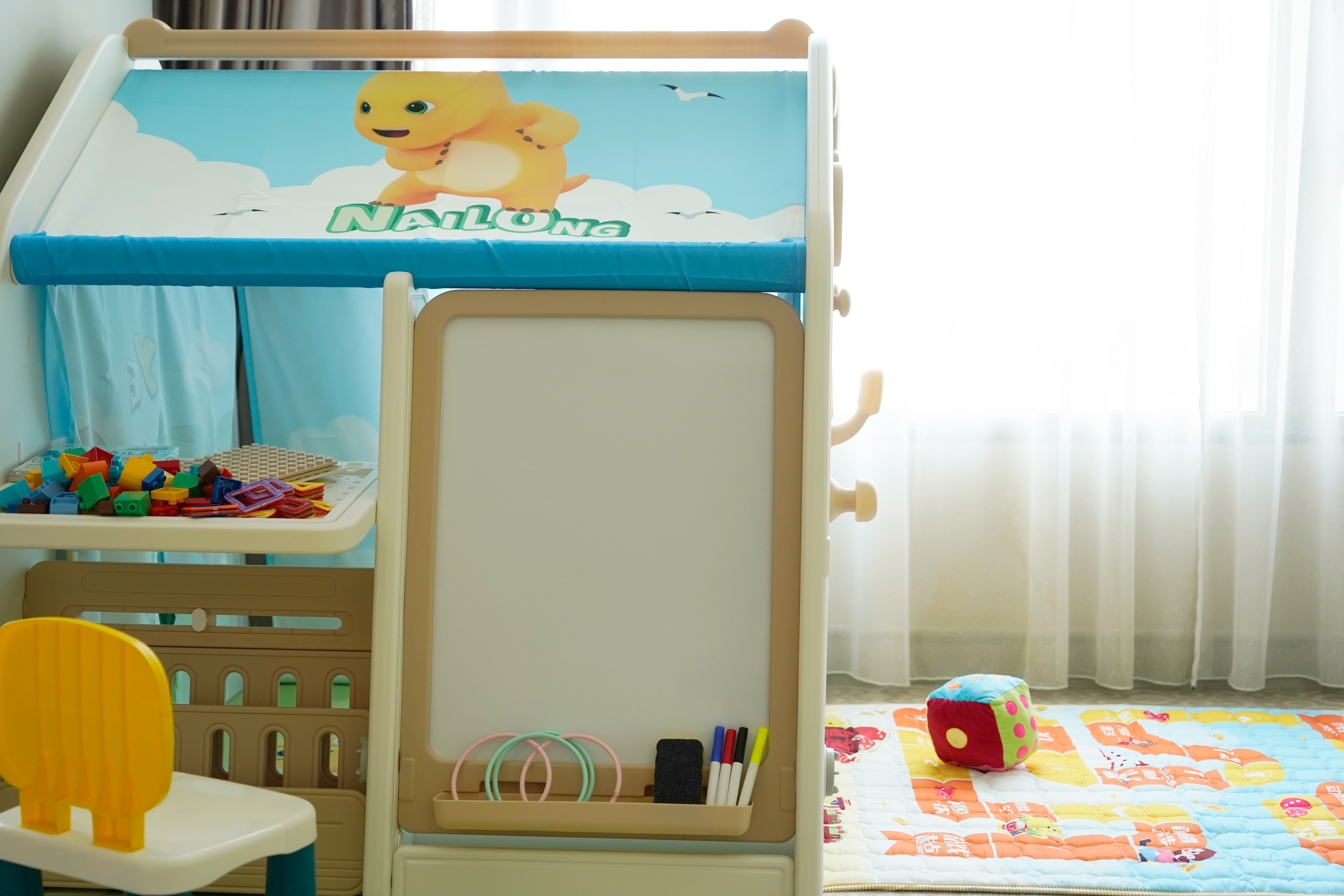 奶龙主题亲子套房