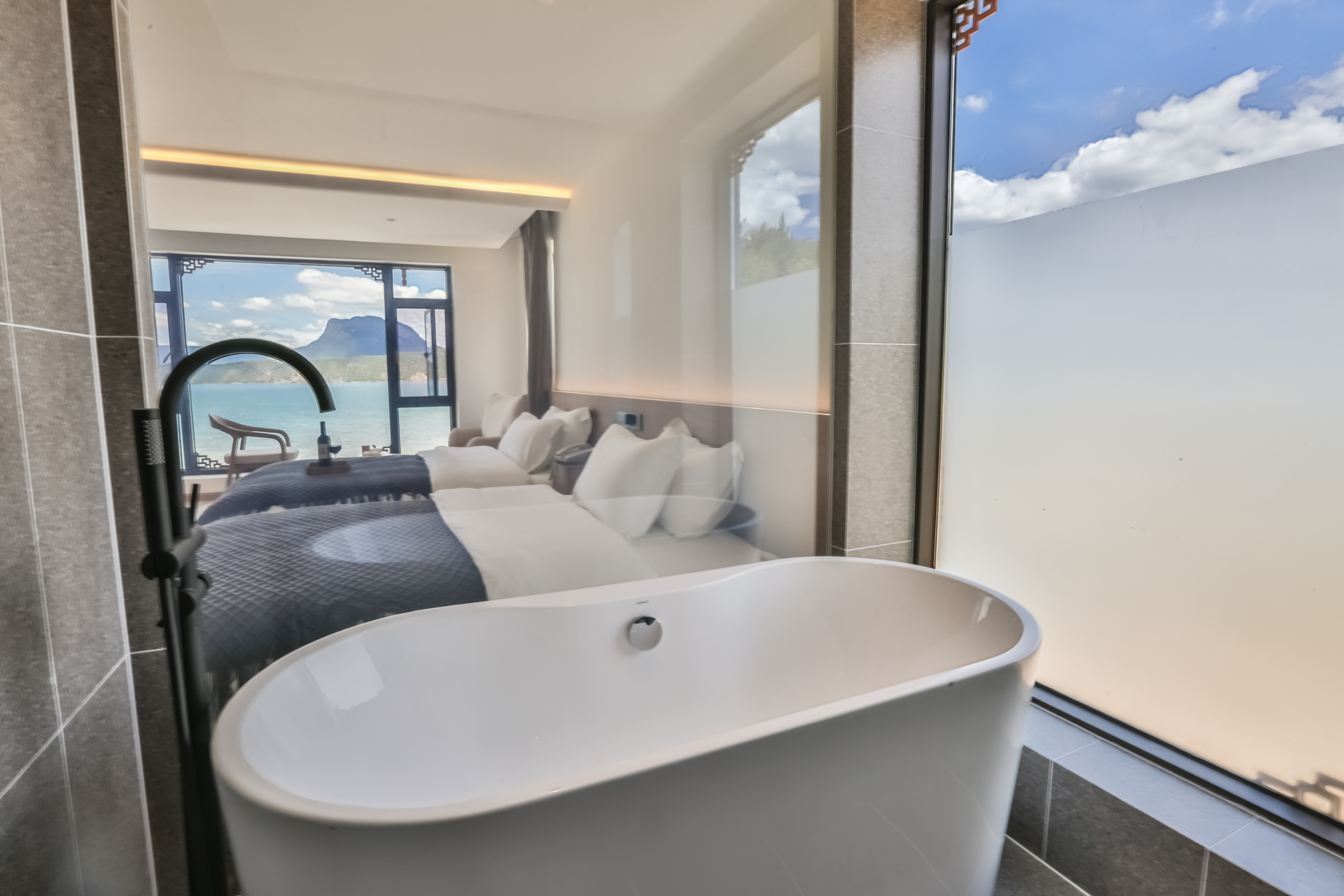 无敌湖景榻榻米双床房-地暖-洗衣机-晨雾美景-日落晚霞