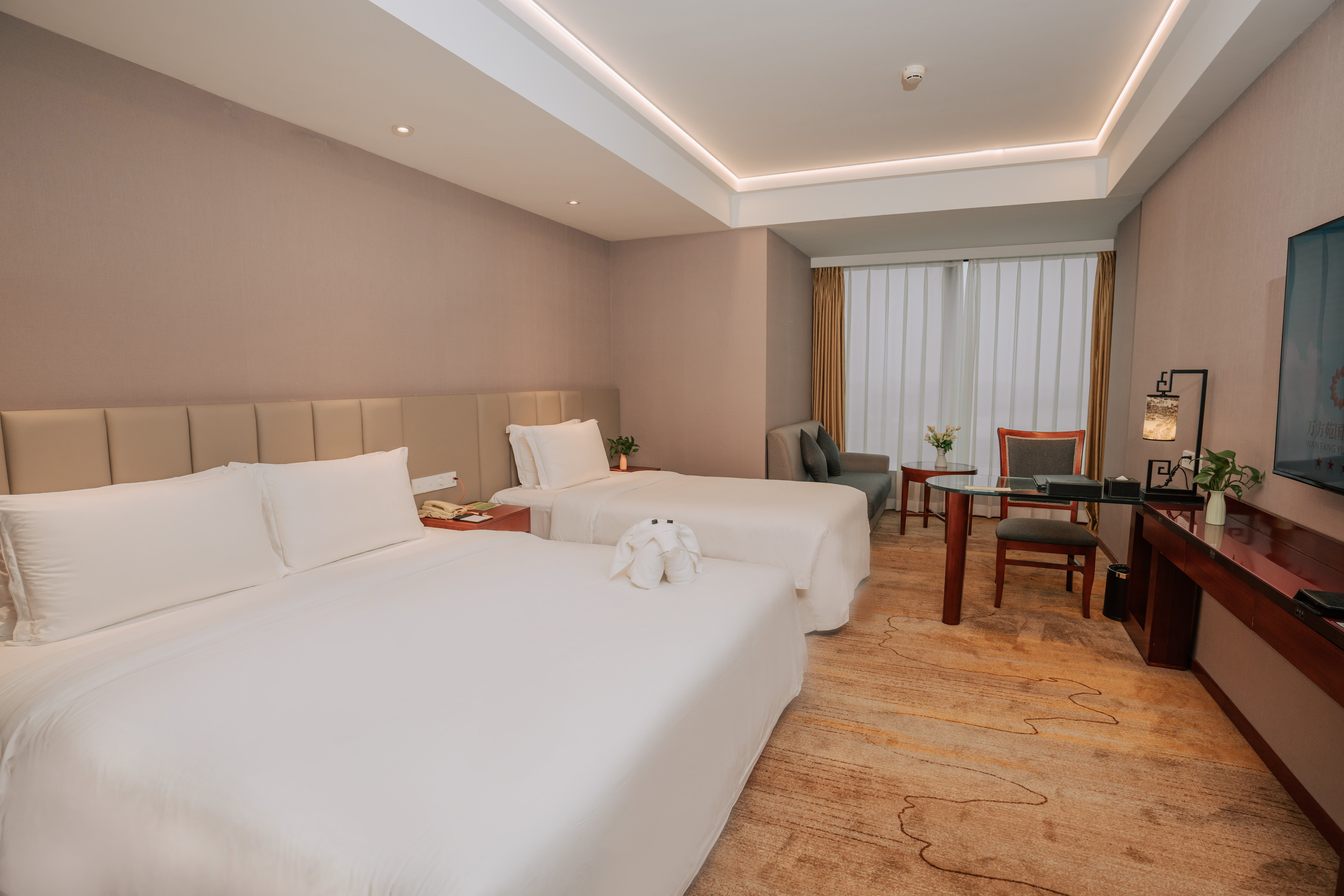 家庭三人间（加湿器+小冰箱）