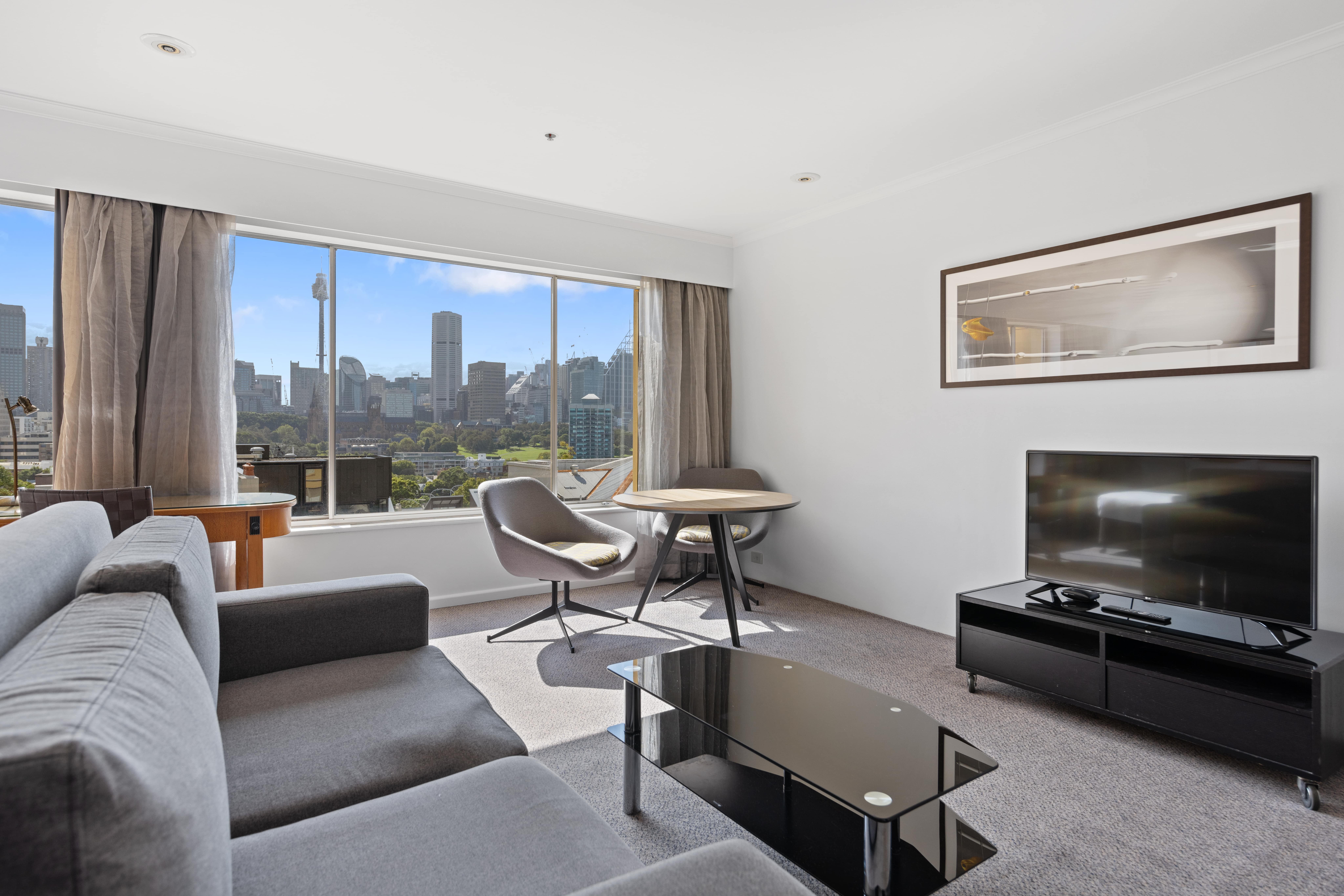 一卧室加大床套房