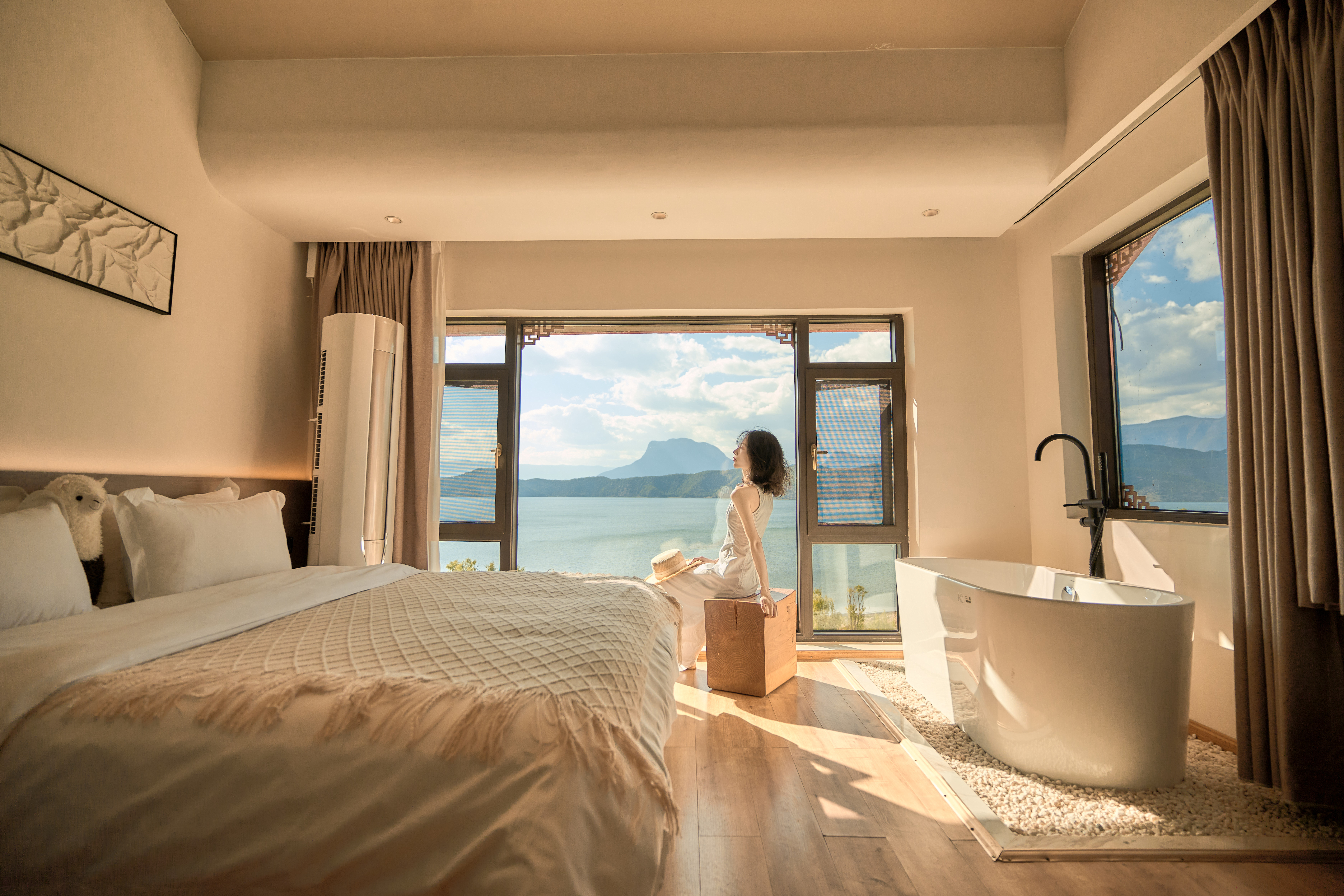 无敌湖景复式双床套房-晨雾美景-洗衣机-地暖-日落晚霞