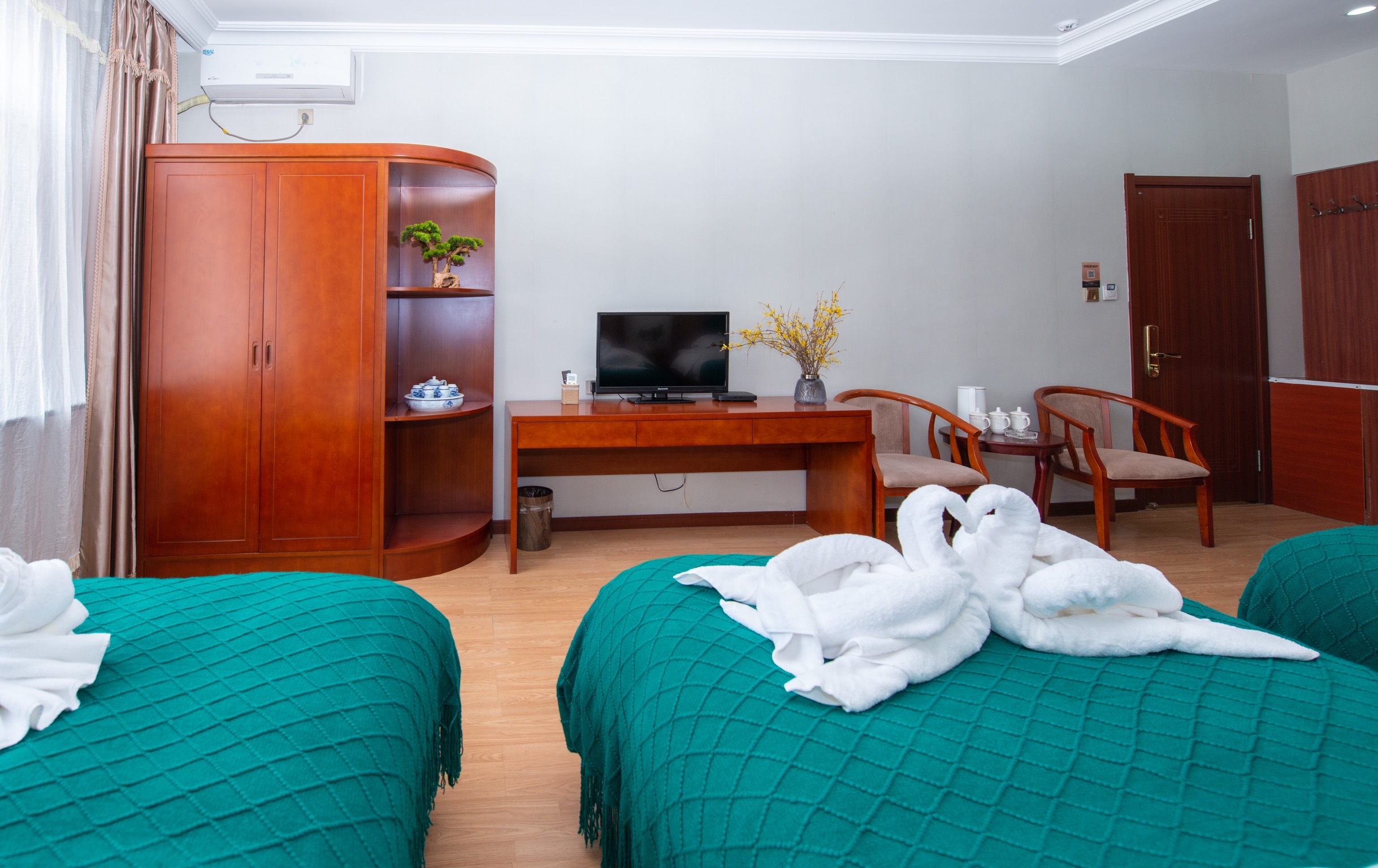 Forest Negative Oxygen Sunshine Triple Room (Air Conditioned)