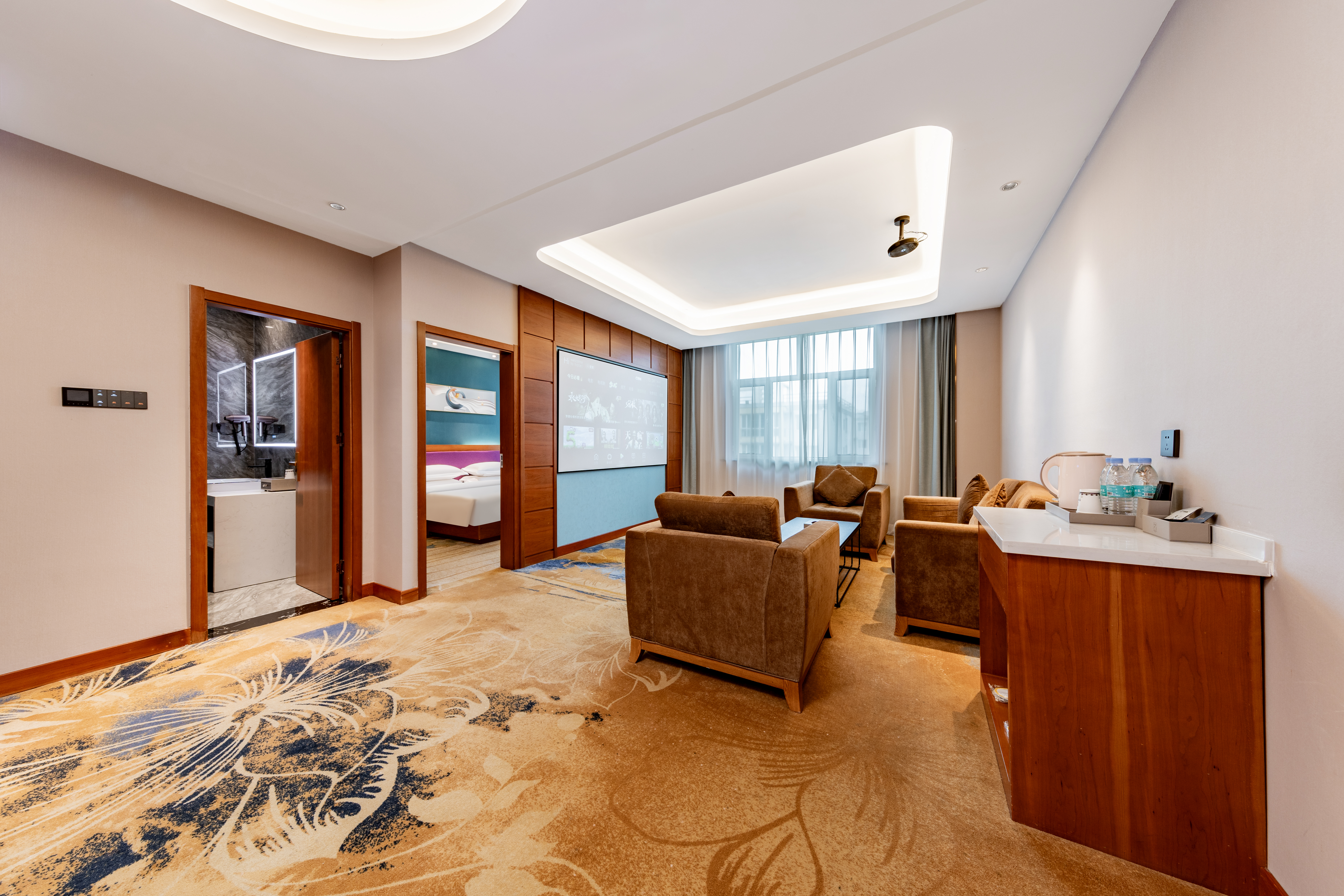 尊享商务套房（嘉尼曼乳胶床垫+巨幕影音+电视投屏）